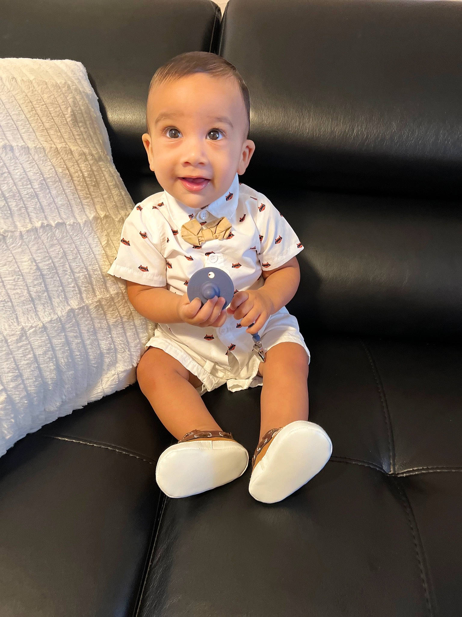 Mateo is registered to the contest to win money with this photo: arm, baby, baby_toddler_clothing, child, comfort, couch, electric_blue, finger, flash_photography, fun, happy, human_leg, knee, lap, person, sitting, sleeve, smile, sock, thigh