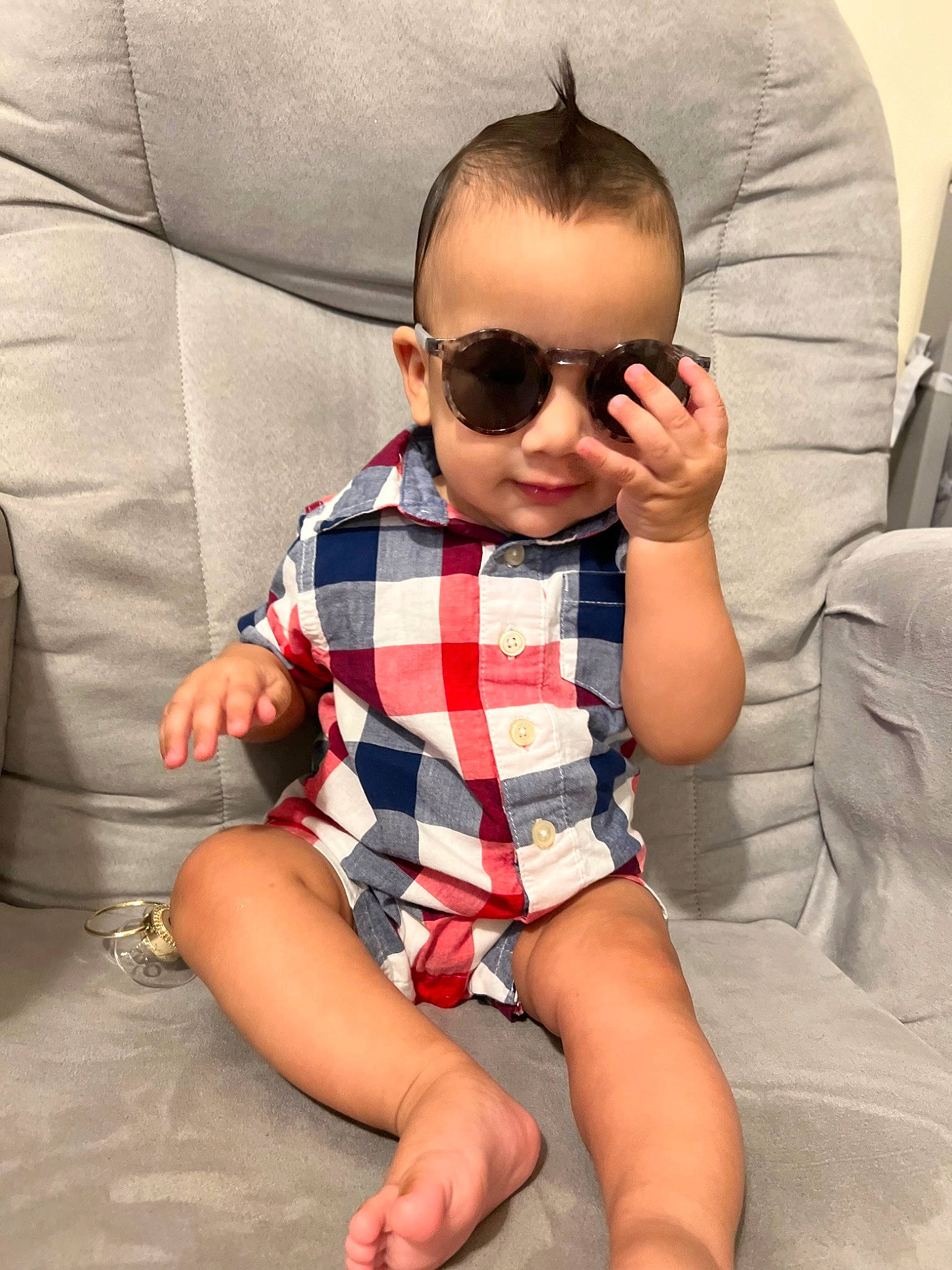 Mateo is registered to the contest to win money with this photo: baby_toddler_clothing, chin, comfort, dress, eyewear, face, glasses, goggles, hair, head, human_body, lip, mouth, neck, person, skin, sleeve, sunglasses, thigh, vision_care