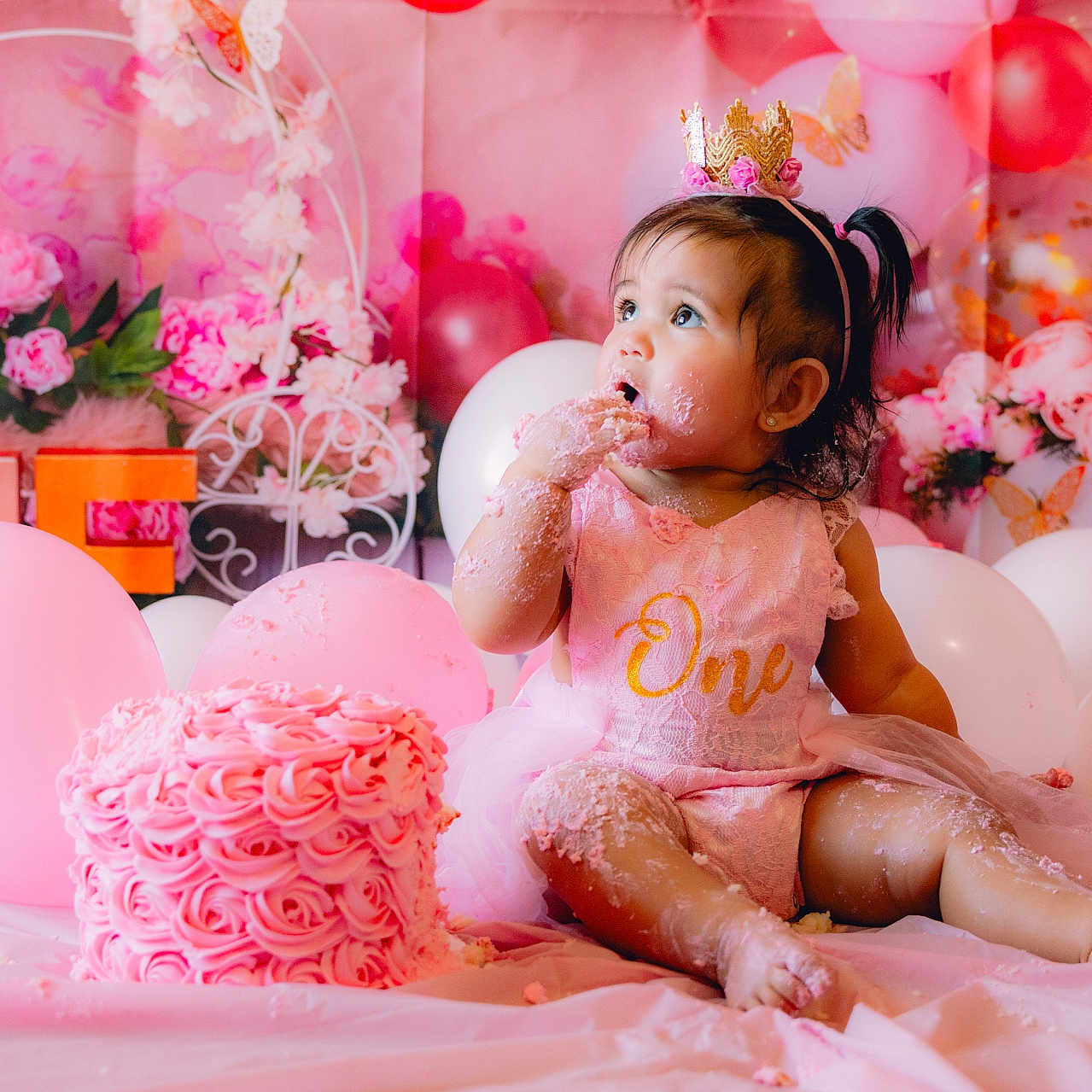 Amalia is registered to the contest to win money with this photo: baby, balloon, birthdaycake, birthdayparty, cake, candle, cream, dessert, face, flower, flowerarrangement, flowerbouquet, food, fun, head, icing, party, people, person, plant