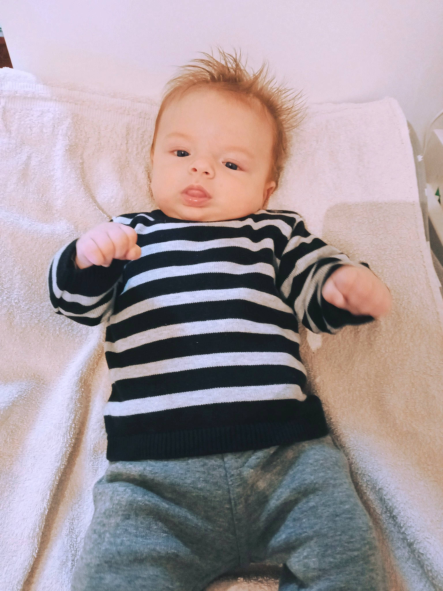 Yvane participe au concours pour gagner de l'argent avec cette photo : baby, baby_toddler_clothing, cheek, child, comfort, eye, face, flash_photography, happy, head, iris, linens, pattern, person, shoulder, sitting, skin, sleeve, standing, t_shirt
