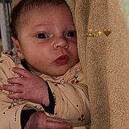 Leylee a rejoint le concours — aidez-le/la à gagner de superbes lots ! baby, infant, towel, clothing, face, hand, eyes, portrait, indoor, cute, cozy, patterned_clothing, skin, newborn, expression, person, sleepwear, cherry_pattern, closeup, soft_texture