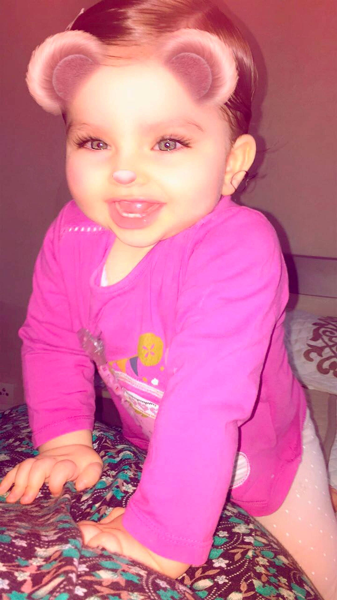 Ilyana participe au concours pour gagner de l'argent avec cette photo : beauty, blond, cheek, child, child_model, day, ear, eye, face, forehead, girl, hair, hairstyle, head, human_hair_color, lip, organ, person, pink, skin