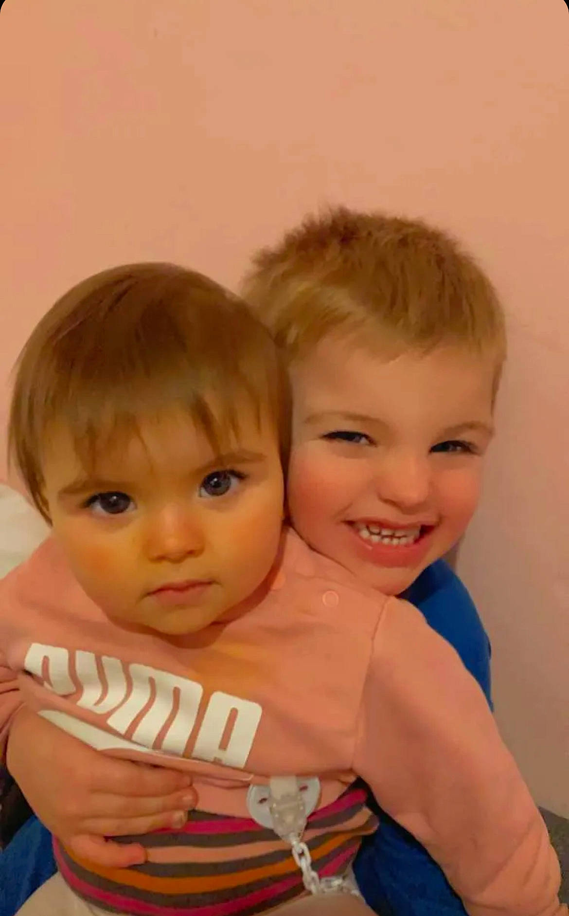 Lyana a rejoint le concours — aidez-le/la à gagner de superbes lots ! blond, cheek, child, chin, face, fun, gesture, happy, head, human_body, iris, joy, lip, muscle, neck, nose, people, person, shoulder, skin