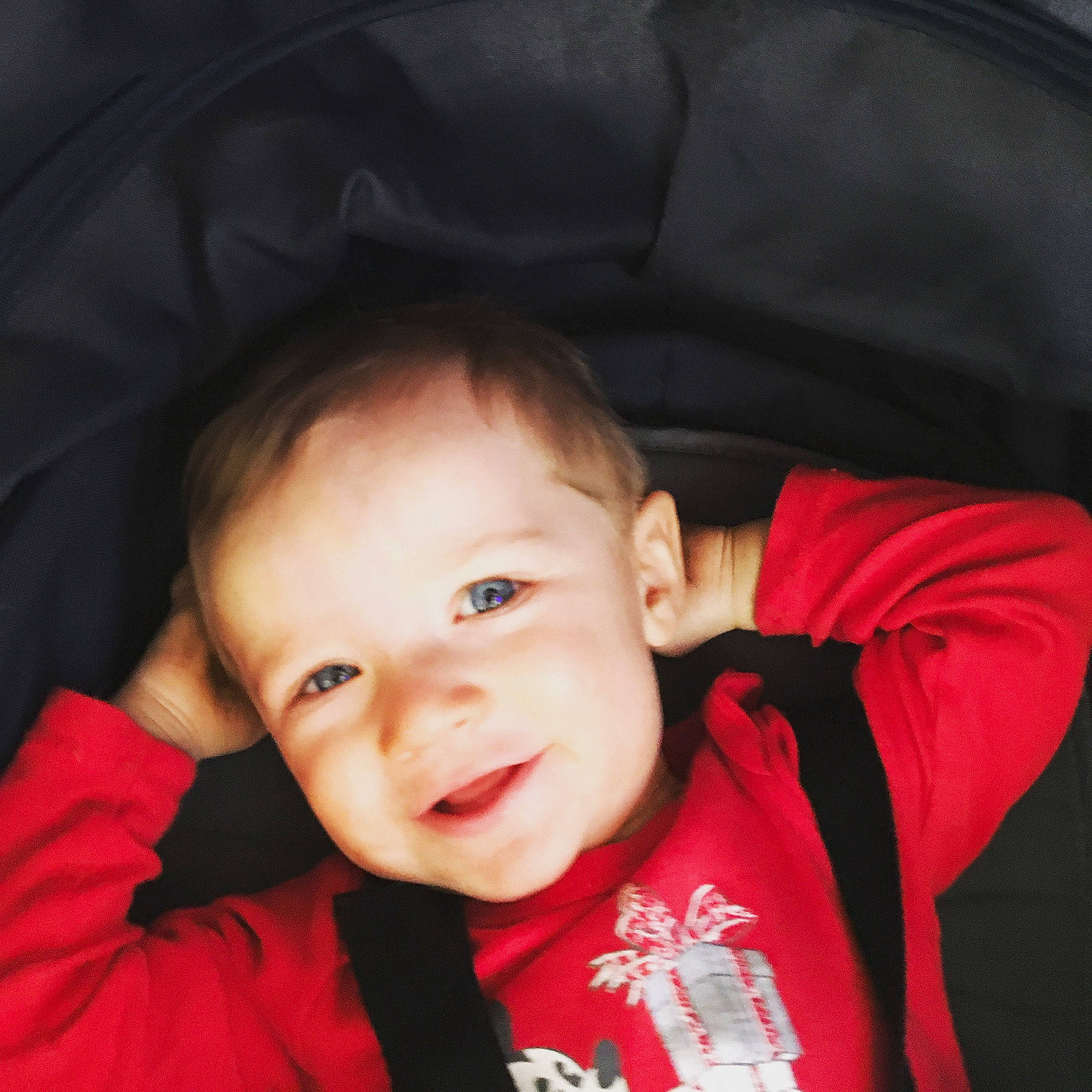 Louis participe au concours pour gagner de l'argent avec cette photo : baby, baby_toddler_clothing, cheek, child, comfort, cool, hood, iris, lip, person, red, sleeve, toddler