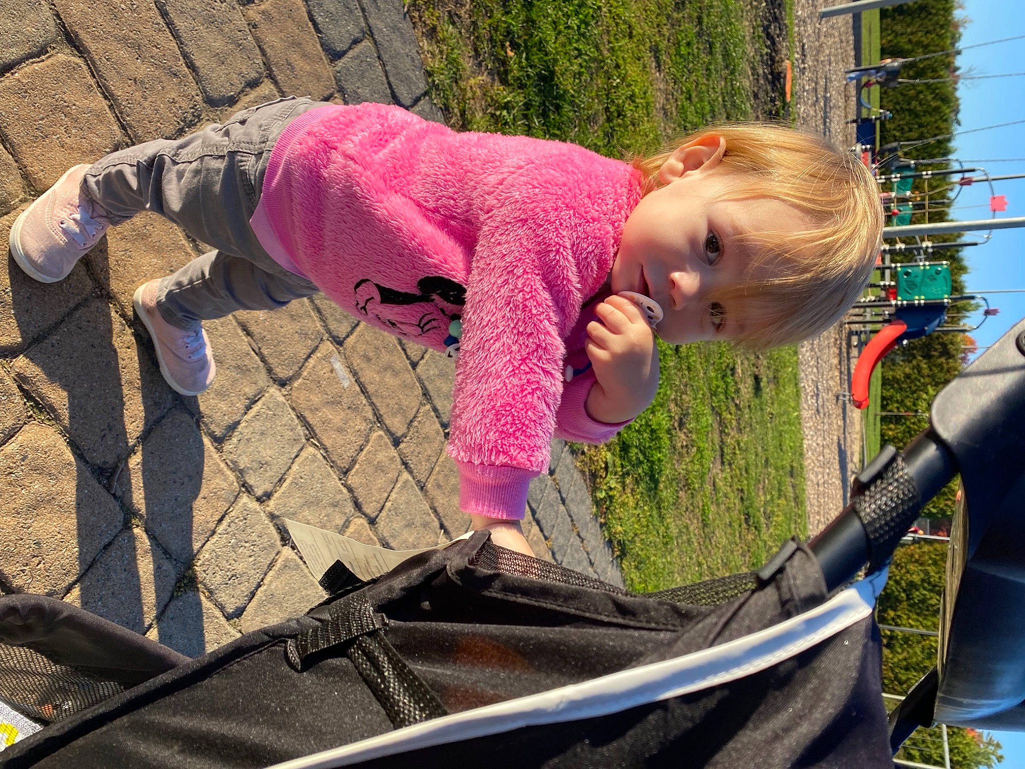 Emma-rose participe au concours pour gagner de l'argent avec cette photo : automotive_exterior, automotive_tire, baby, baby_carriage, child, fun, grass, hood, leaf, leisure, motor_vehicle, people_in_nature, person, plant, recreation, tire, toddler, tree, vehicle, vehicle_door