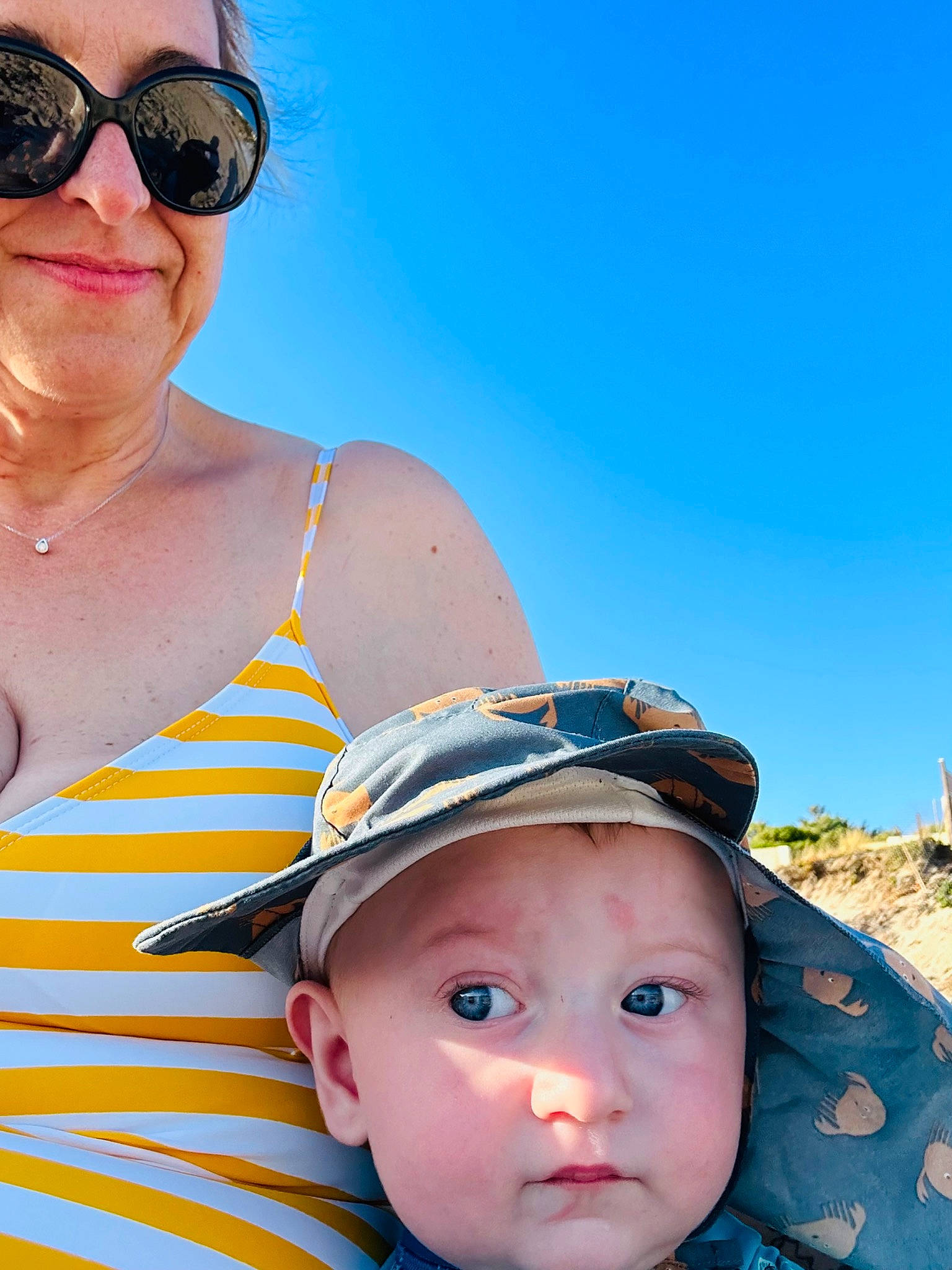Gabin a rejoint le concours — aidez-le/la à gagner de superbes lots ! azure, blue, cool, eyewear, glasses, goggles, happy, hat, headwear, joy, leisure, lip, people_in_nature, person, photograph, skin, sky, summer, sunglasses, toddler