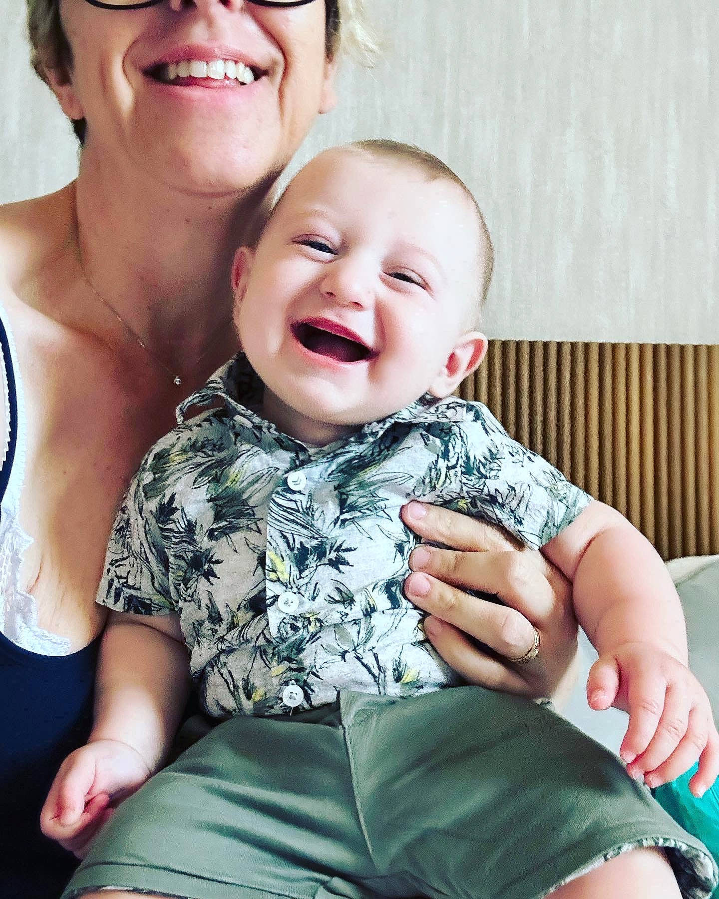 Gabin participe au concours pour gagner de l'argent avec cette photo : arm, baby_toddler_clothing, black, chin, eye, face, facial_expression, flash_photography, hairstyle, happy, head, headwear, joy, muscle, organ, person, photograph, shoulder, skin, sleeve