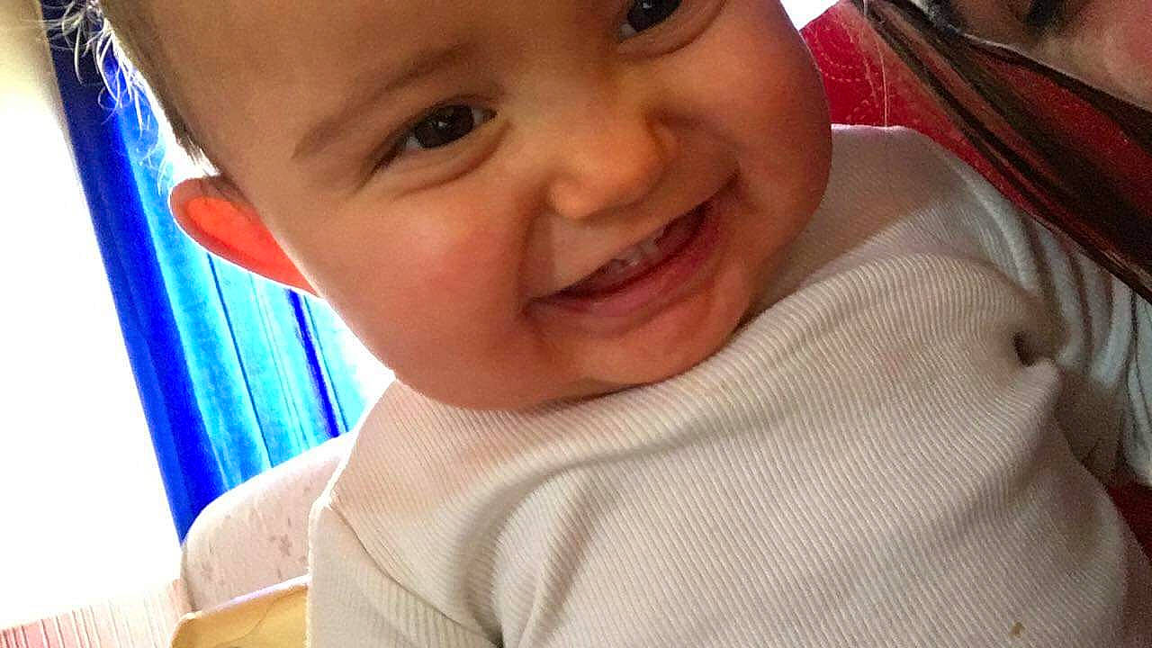 Gabriela participe au concours pour gagner de l'argent avec cette photo : cheek, chin, comfort, ear, eyebrow, eyelash, facial_expression, forehead, gesture, hairstyle, happy, headwear, iris, jaw, lip, mouth, nose, person, skin, sleeve