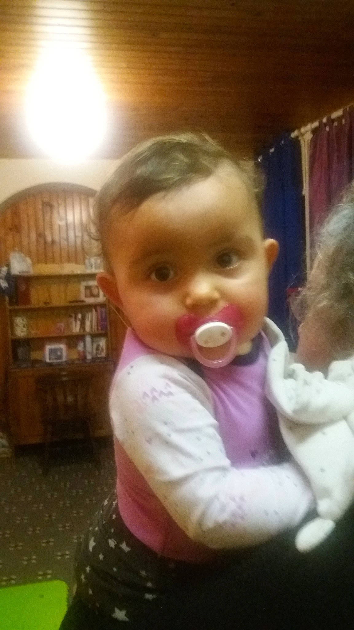 Gabriela a rejoint le concours — aidez-le/la à gagner de superbes lots ! baby, baby_products, baby_toddler_clothing, blond, chair, cheek, chin, ear, eyebrow, eyelash, fun, happy, iris, lip, mouth, nose, person, sharing, shelf, thumb