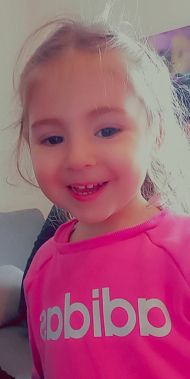 Zelya participe au concours pour gagner de l'argent avec cette photo : cheek, chin, cool, eye, eyebrow, eyelash, facial_expression, fun, happy, human, iris, joy, lip, magenta, neck, nose, person, pink, skin, smile