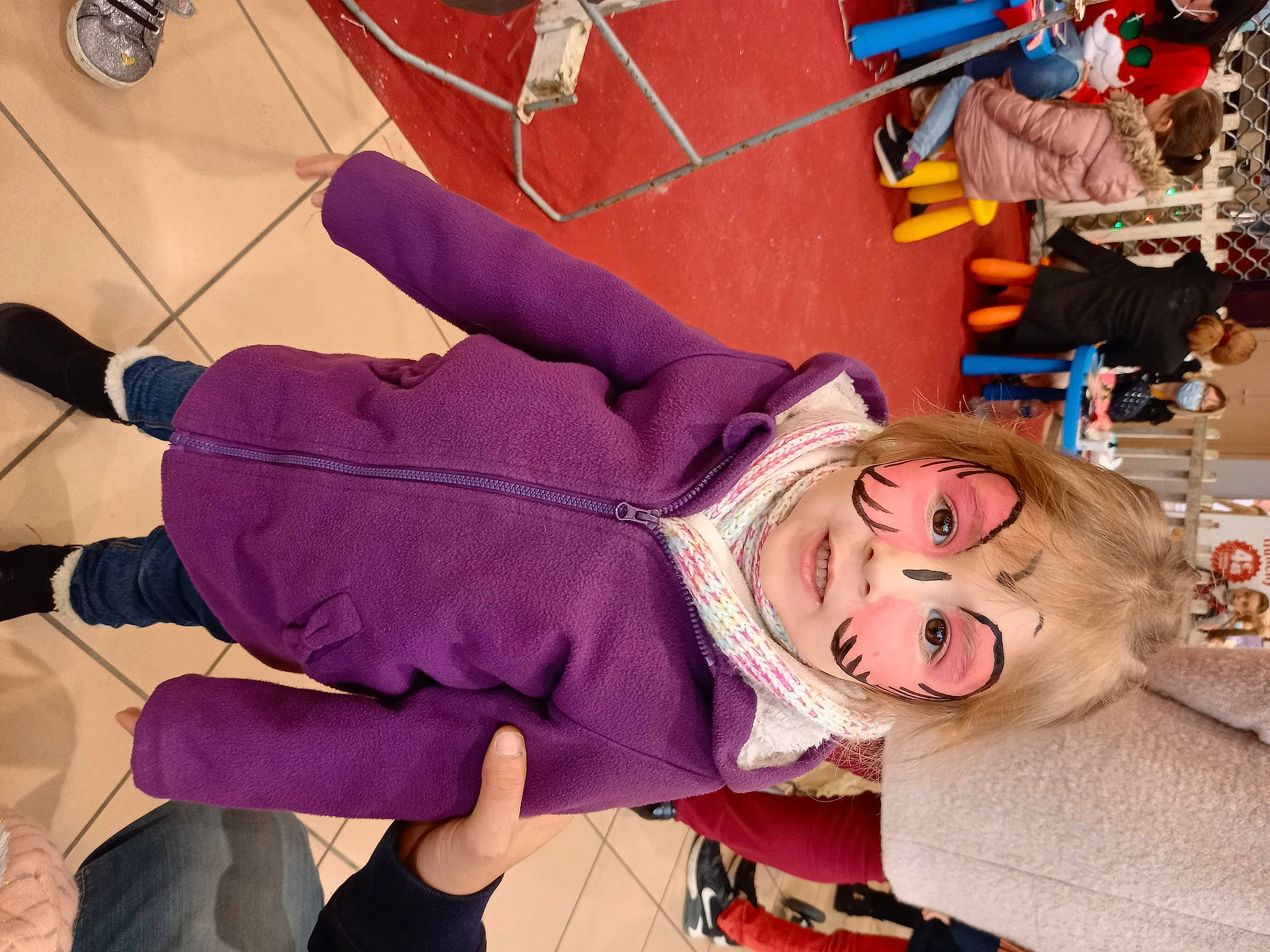 Zelya participe au concours pour gagner de l'argent avec cette photo : blurred, child, clothing, costume, event, flooring, fun, fur, happy, leisure, magenta, organ, person, purple, room, smile, textile