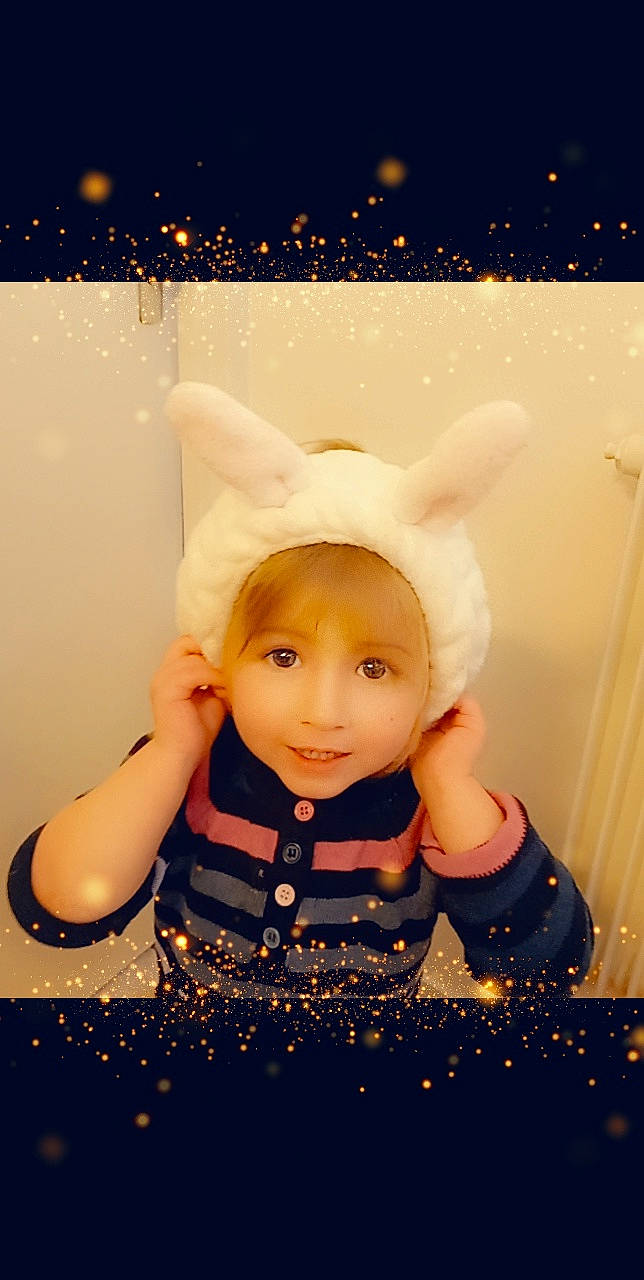 Zelya participe au concours pour gagner de l'argent avec cette photo : baby_toddler_clothing, cheek, child, event, eye, flash_photography, fun, fur, gesture, hair_accessory, happy, headband, headpiece, party_supply, pattern, person, pink, portrait_photography, sleeve, smile