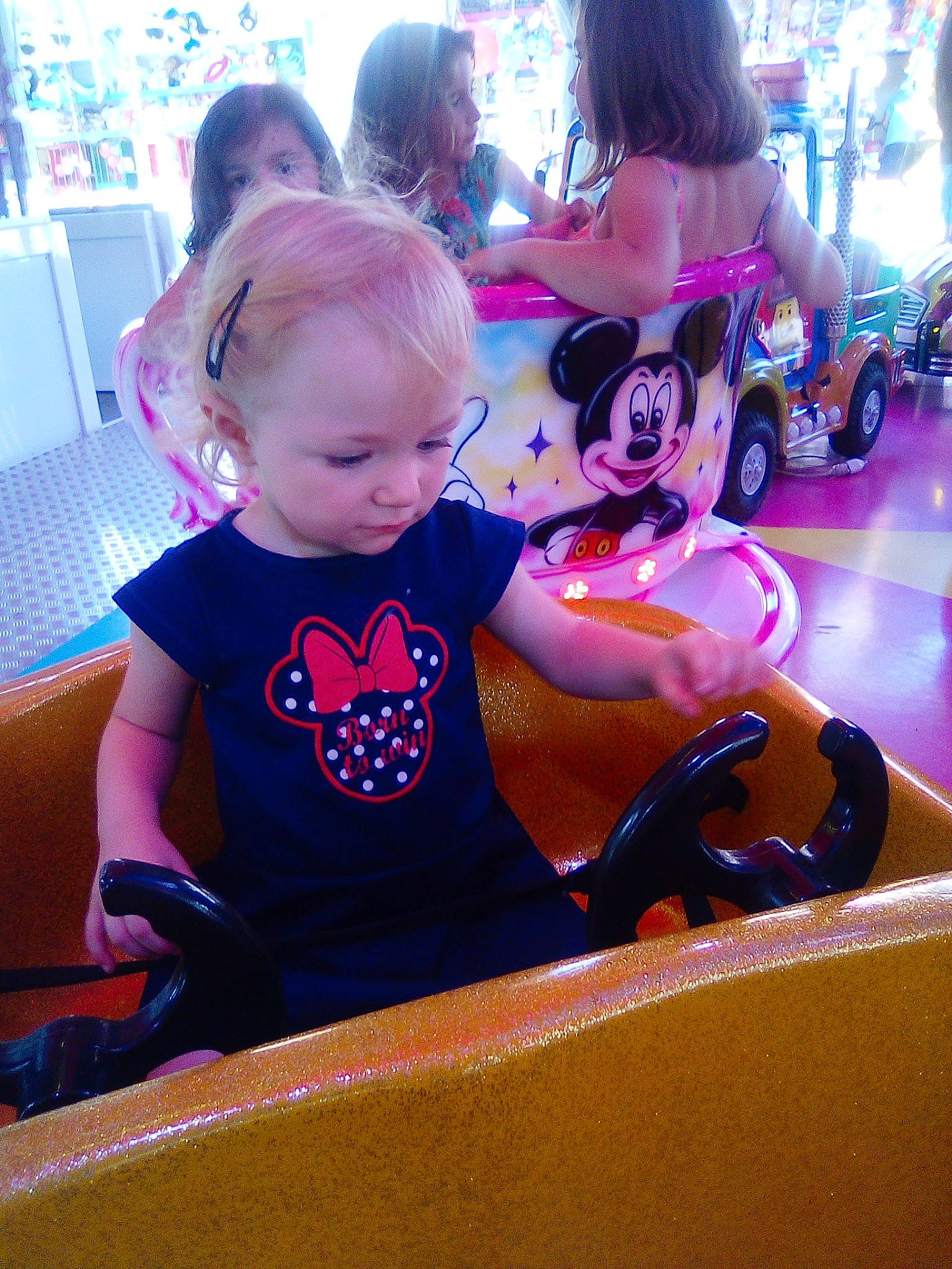 Sébastien-wyatt a rejoint le concours — aidez-le/la à gagner de superbes lots ! baby, child, fun, leisure, person, play, purple, recreation, skin, toddler, vacation