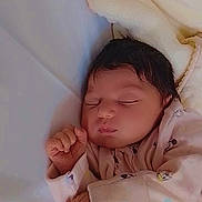 Kataleya participe au concours pour gagner de l'argent avec cette photo : baby, bedding, blanket, closed_eyes, cozy, crib, hair, hand, infant, lying_down, newborn, nursery, pajamas, peaceful, portrait, skin, sleeping, soft_texture, swaddle, tiny_fingers