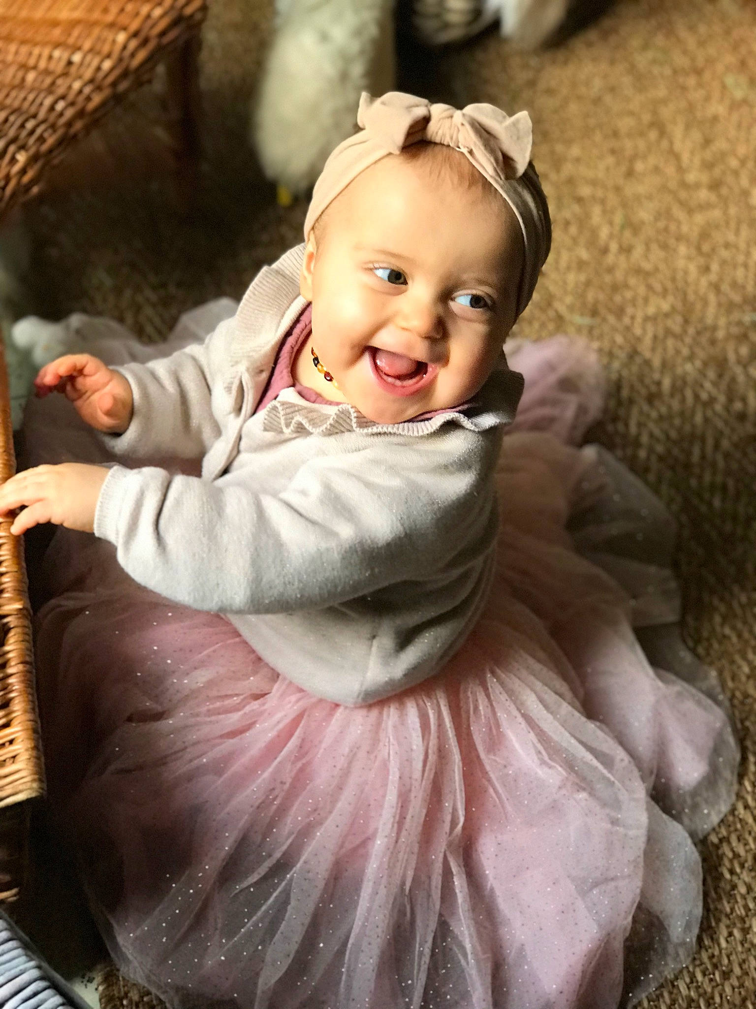 Lou a rejoint le concours — aidez-le/la à gagner de superbes lots ! baby, baby_toddler_clothing, ballet_tutu, cheek, child, embellishment, face, fashion_accessory, flash_photography, fun, happy, head, headpiece, iris, magenta, person, pink, ruffle, sitting, smile