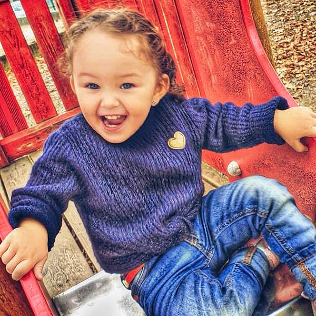 Sheryfa participe au concours pour gagner de l'argent avec cette photo : arm, baby_toddler_clothing, cheek, clothing, cool, eye, face, happy, human_body, iris, joy, nose, outerwear, person, product, skin, sleeve, smile, standing, textile