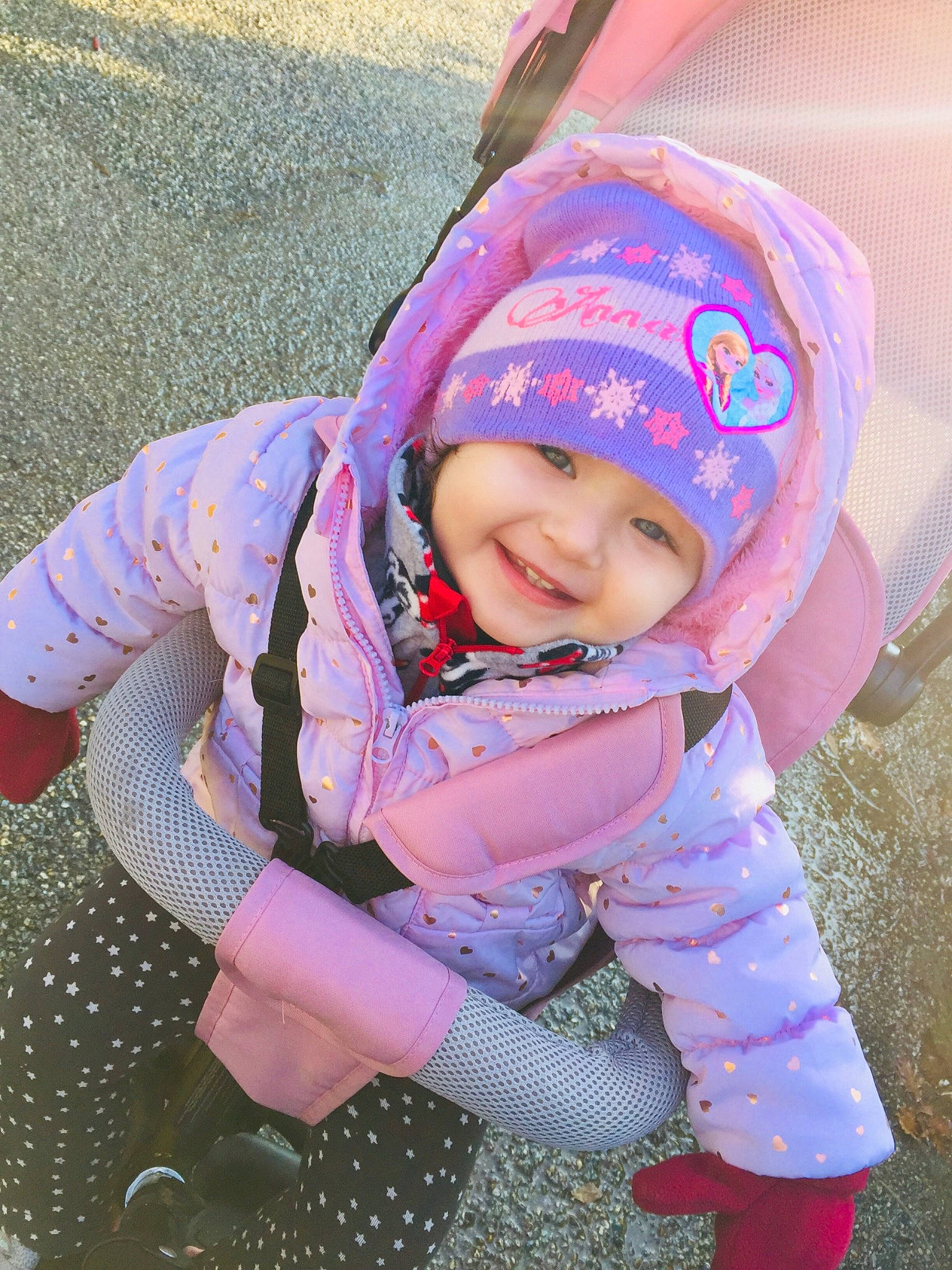 Shéryfa participe au concours pour gagner de l'argent avec cette photo : baby, baby_products, bonnet, child, headgear, headwear, joy, person, pink, play, purple, skin, smile, toddler