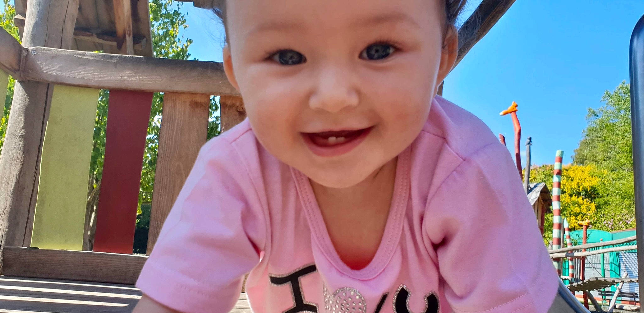 Shéryfa participe au concours pour gagner de l'argent avec cette photo : baby, cheek, child, chin, eye, face, facial_expression, forehead, fun, happy, head, joy, lip, mouth, nose, organ, person, pink, skin, smile