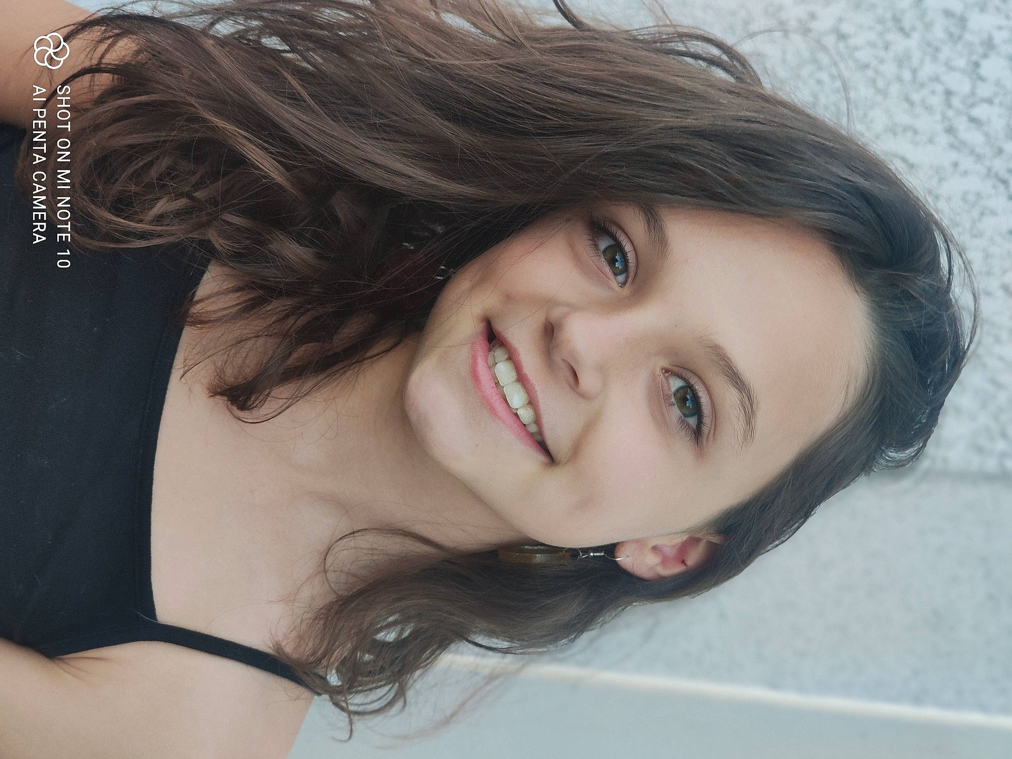 Emma a rejoint le concours — aidez-le/la à gagner de superbes lots ! cheek, chin, ear, eye, eyebrow, eyelash, facial_expression, flash_photography, forehead, hairstyle, iris, jaw, joy, lip, lipstick, mouth, neck, nose, organ, person