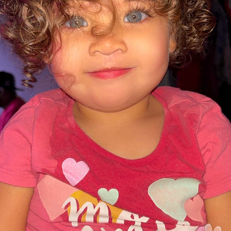 Aviana is registered to the contest to win money with this photo: applique, blonde, bodypart, child, clothing, face, female, finger, girl, hair, hand, happy, head, mouth, pattern, person, photography, portrait, smile, t_shirt