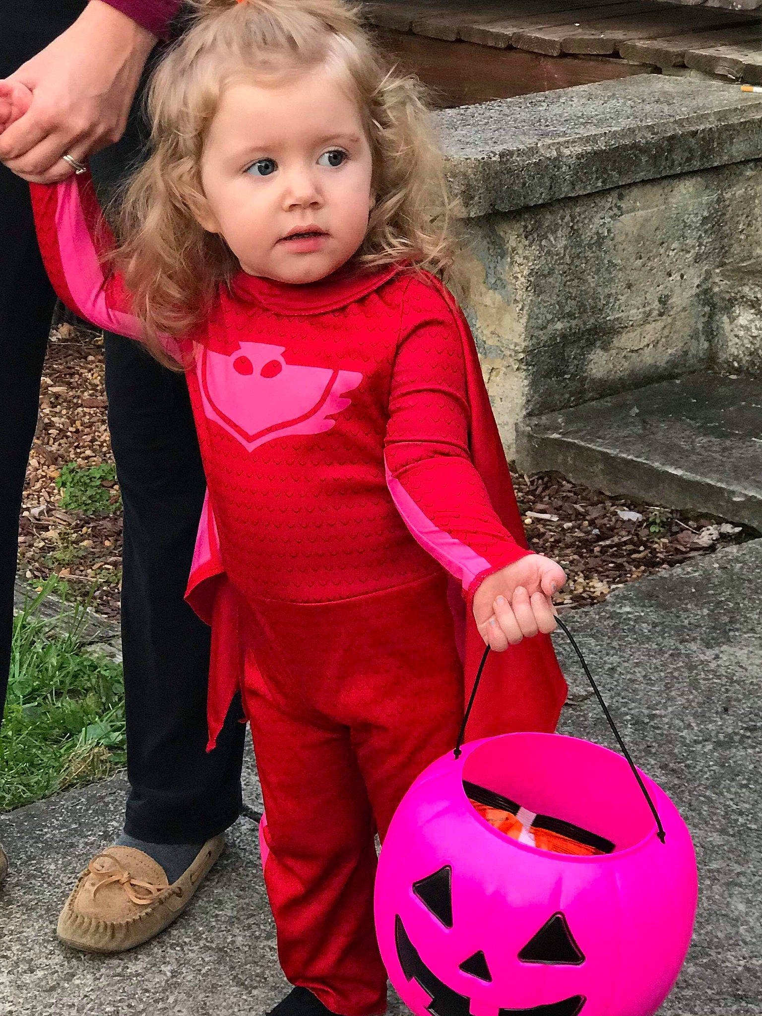 Blakelynn is registered to the contest to win money with this photo: ball, blond, child, child_model, fun, magenta, person, pink, play, pumpkin, red, smile, toddler