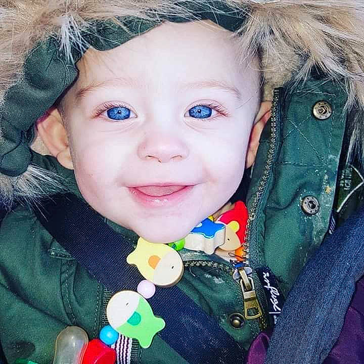 Matheo participe au concours pour gagner de l'argent avec cette photo : blue, cheek, chin, eye, eyebrow, face, facial_expression, hairstyle, head, human_body, joy, lip, mouth, nose, organ, outerwear, people_in_nature, person, product, skin