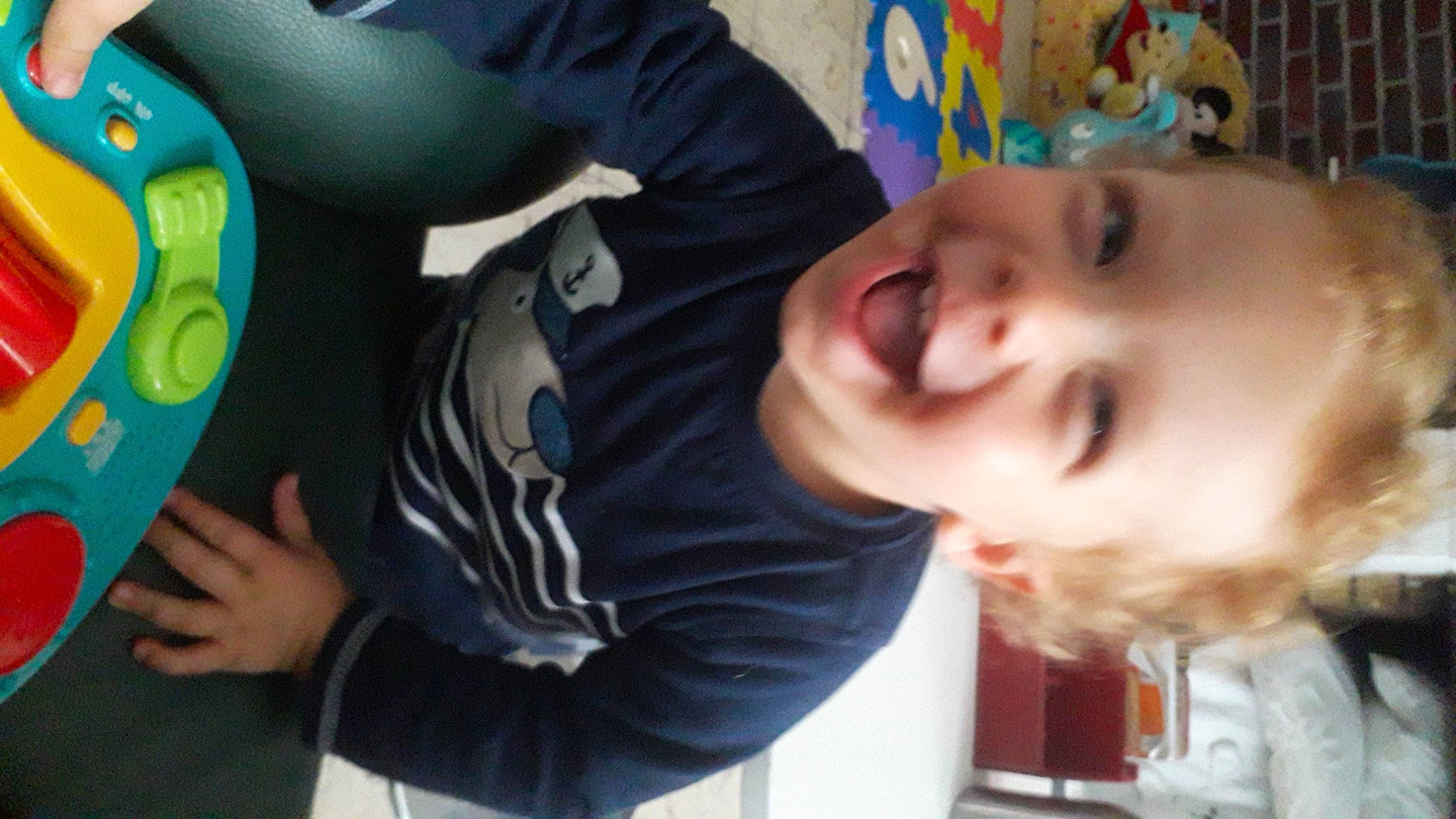 Dany a rejoint le concours — aidez-le/la à gagner de superbes lots ! baby, baby_toddler_clothing, cheek, child, cool, eyelash, facial_expression, finger, forehead, fun, happy, mammal, mouth, nose, organ, person, skin, sleeve, smile, t_shirt