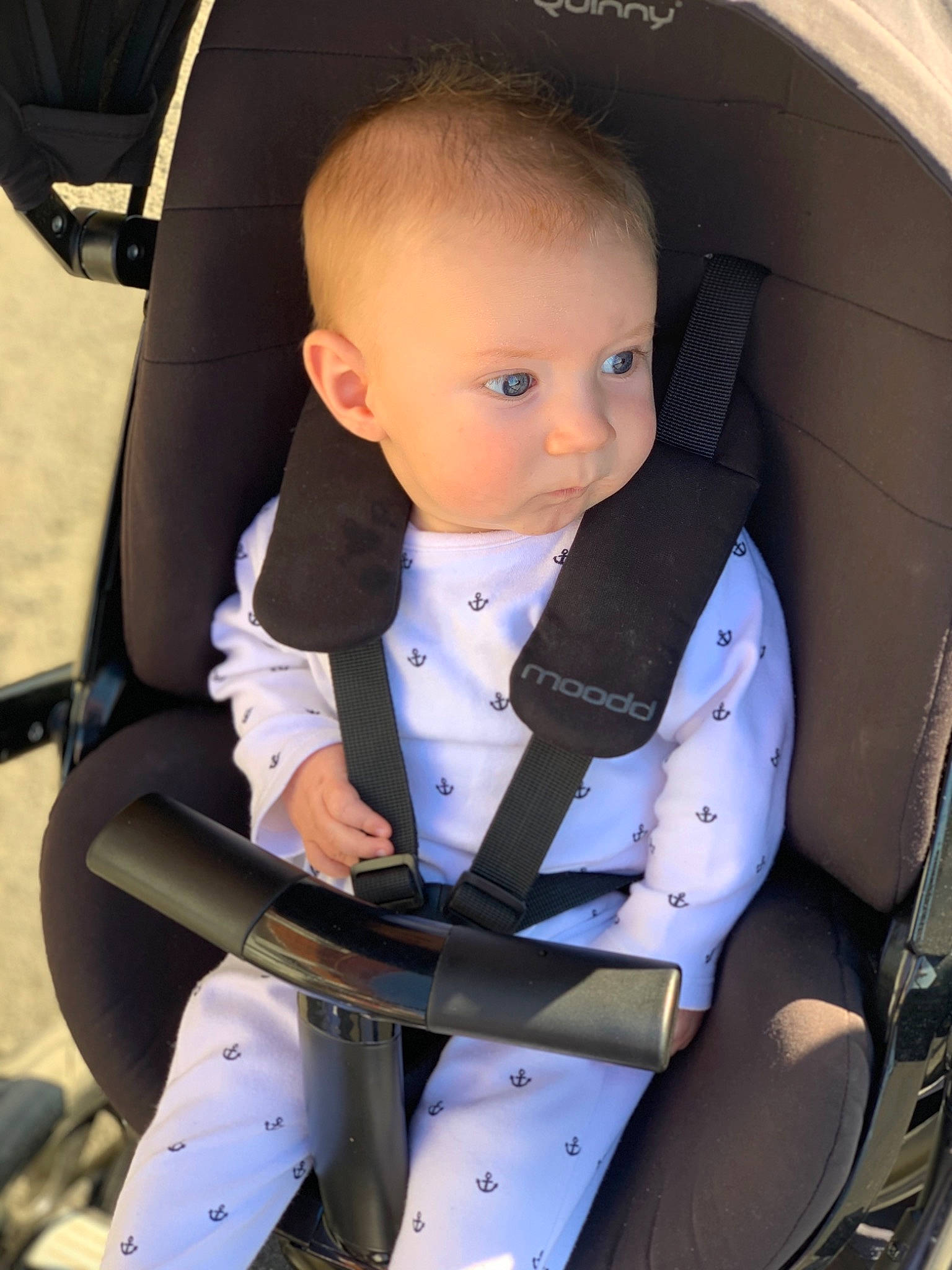 Américo a rejoint le concours — aidez-le/la à gagner de superbes lots ! auto_part, baby, baby_carriage, baby_in_car_seat, baby_products, car_seat, car_seat_cover, child, person, product, seat_belt, toddler