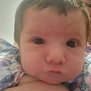 Alicia participe au concours pour gagner de l'argent avec cette photo : baby, child, face, closeup, infant, person, skin, hair, eyes, cheeks, clothing, floral_pattern, resting, portrait, cute, young, human, indoor, head, expression