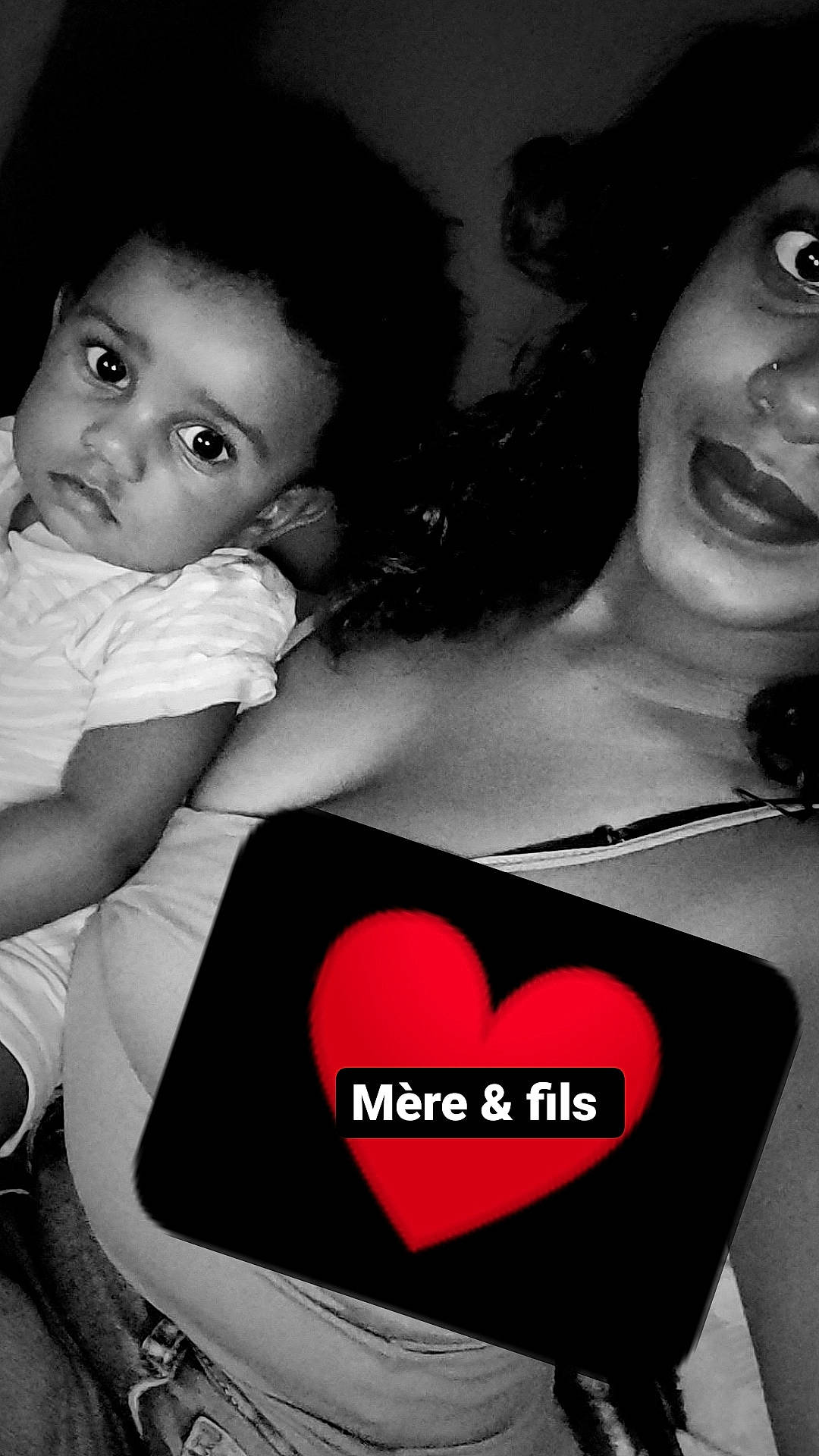 Illan a rejoint le concours — aidez-le/la à gagner de superbes lots ! arm, black, chin, earrings, eye, eyebrow, eyelash, facial_expression, fashion, flash_photography, gesture, hair, hairstyle, human, joint, lip, organ, person, shoulder, style