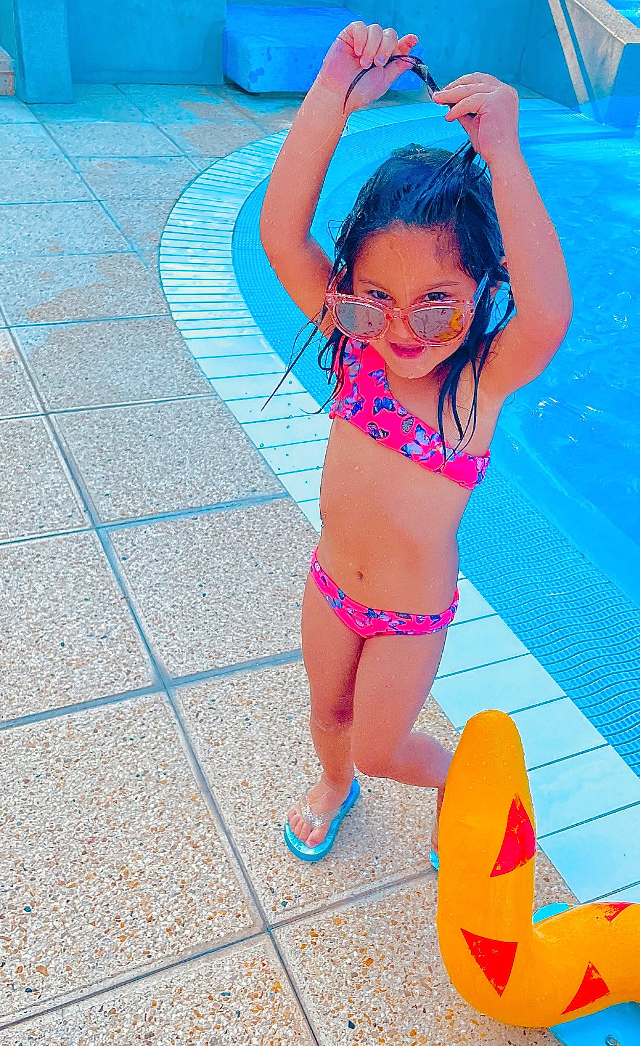 Belfi participe au concours pour gagner de l'argent avec cette photo : black_hair, blue, brassiere, briefs, eyewear, hair, happy, human_body, leg, leisure, lingerie, person, photograph, summer, swimsuit_bottom, swimsuit_top, swimwear, thigh, undergarment, underpants