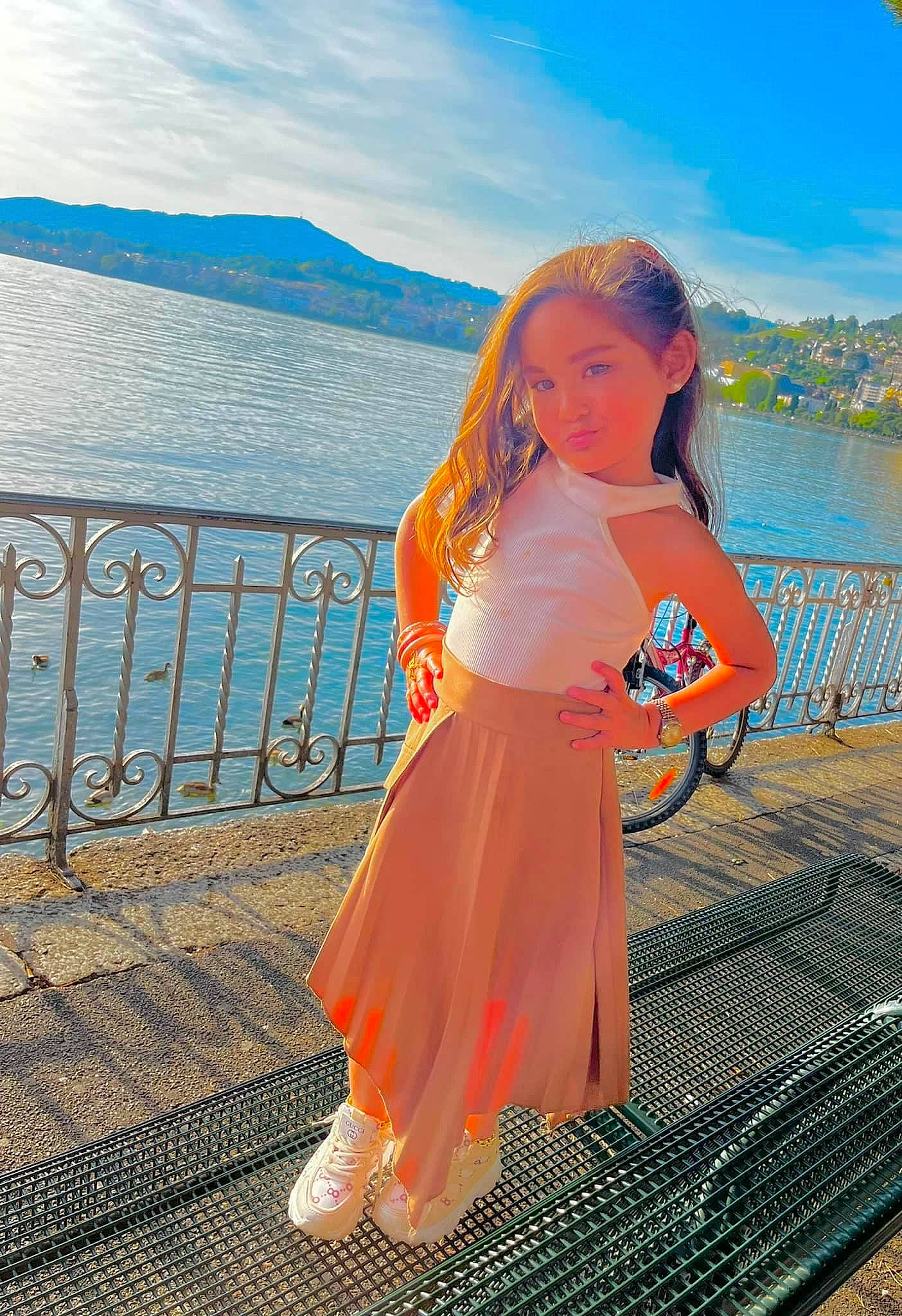 Belfi participe au concours pour gagner de l'argent avec cette photo : azure, beach, blue, cloud, dress, fawn, flash_photography, happy, leisure, lighting, morning, people_in_nature, person, plant, sky, summer, sunlight, travel, waist, water