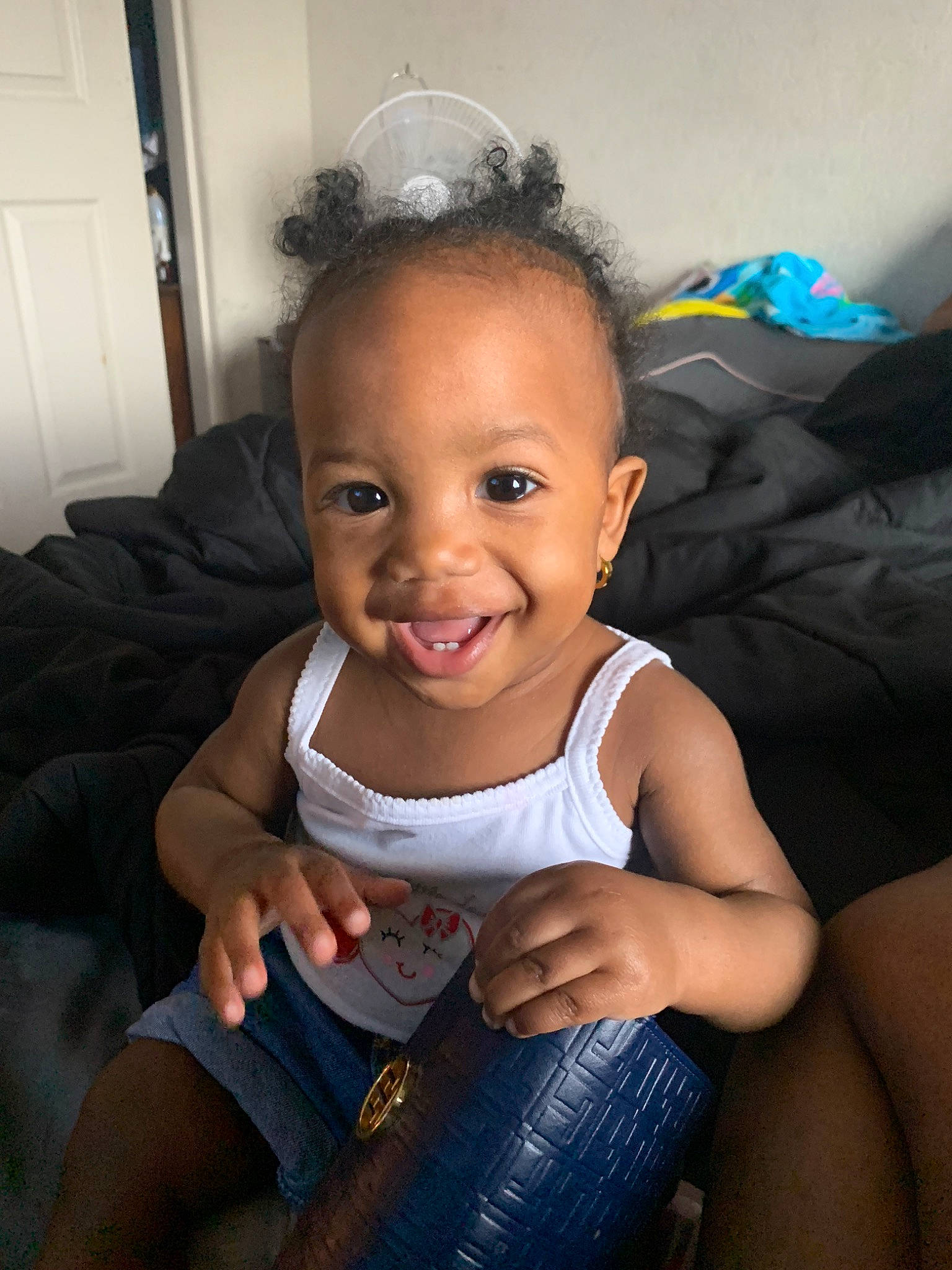 Sarai is registered to the contest to win money with this photo: arm, baby, cheek, child, eyebrow, face, facial_expression, forehead, fun, happy, head, joy, leg, lip, mouth, nose, people, person, sitting, skin