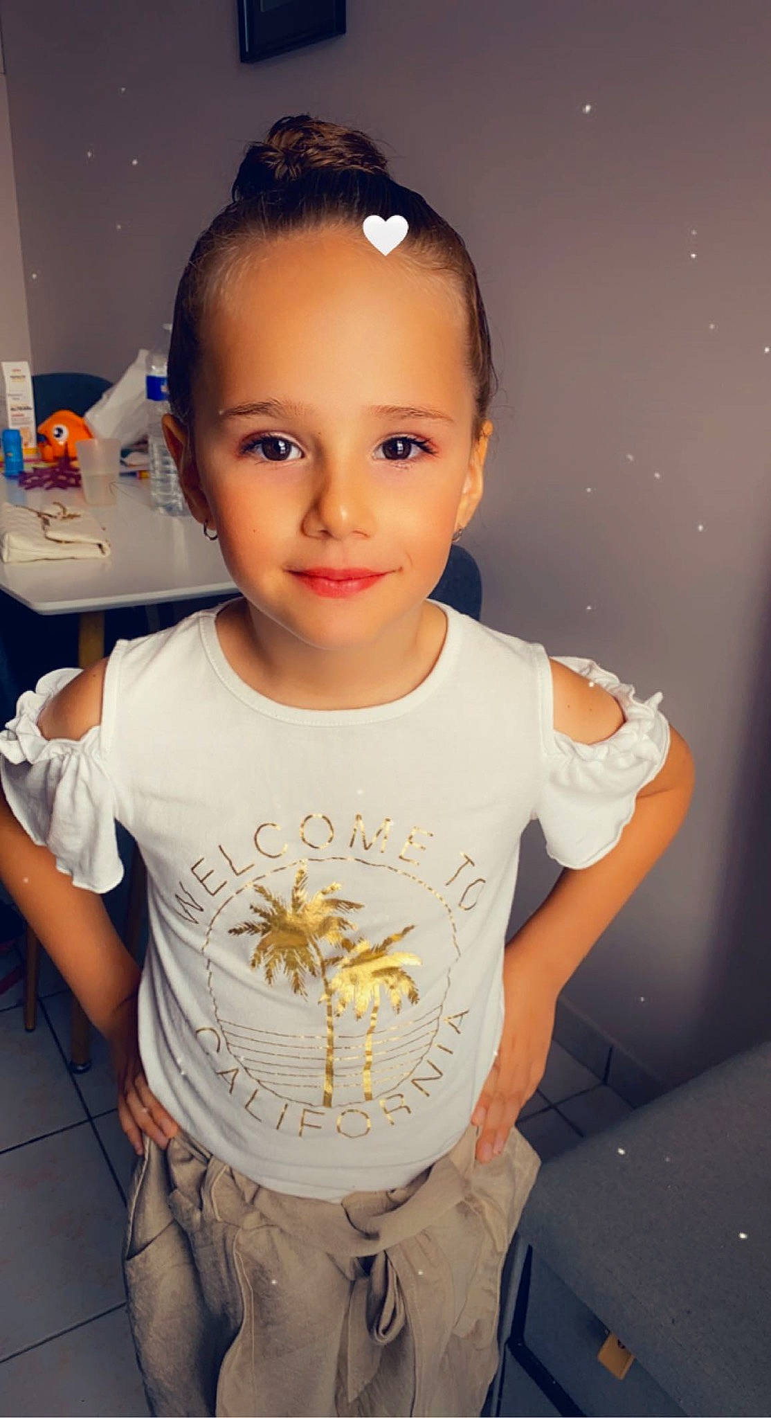 Léana participe au concours pour gagner de l'argent avec cette photo : baby_toddler_clothing, cheek, child, cool, electric_blue, eyewear, fashion_design, flash_photography, forehead, fun, happy, joy, neck, person, portrait_photography, room, shoulder, skin, sleeve, smile