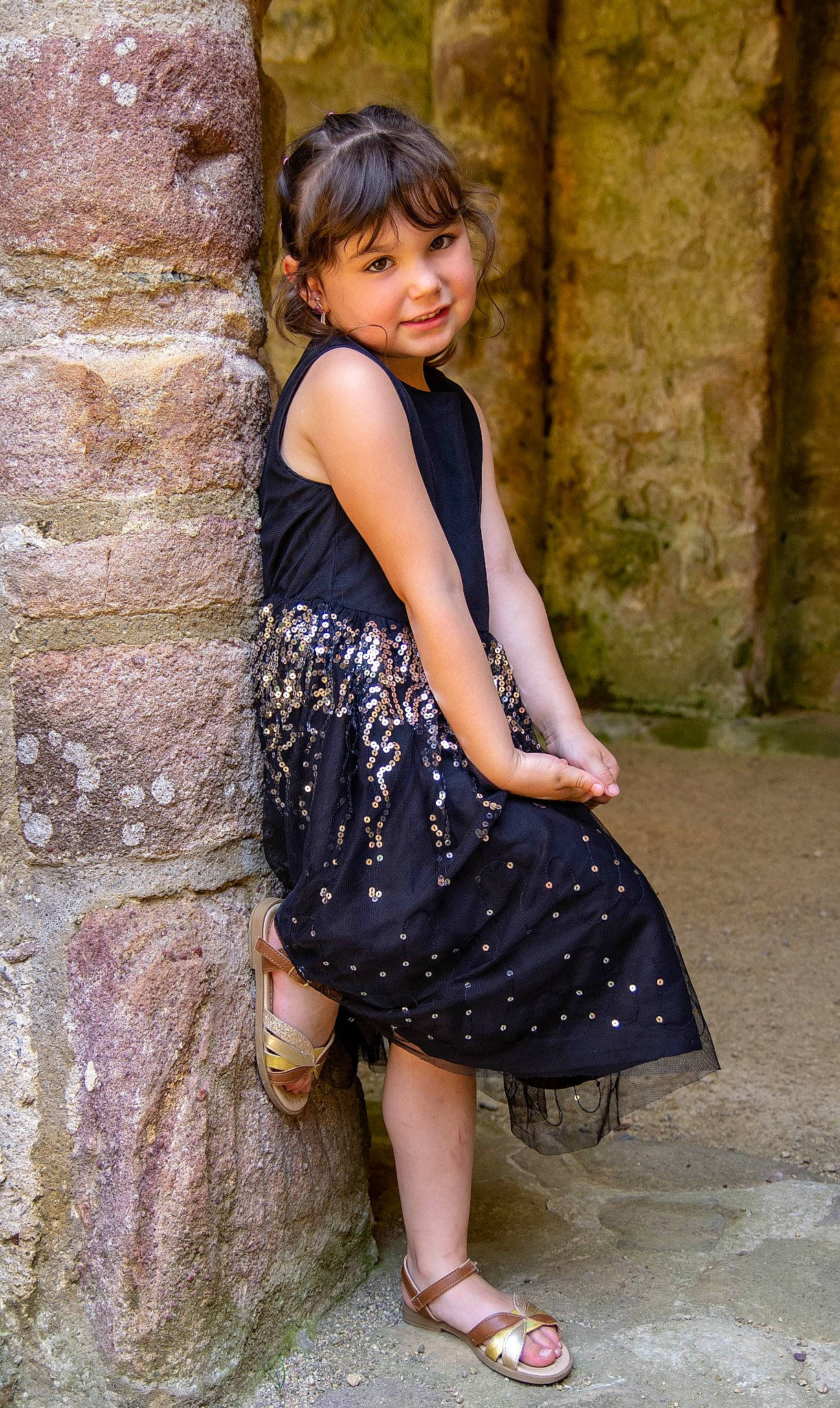 Héloïse a rejoint le concours — aidez-le/la à gagner de superbes lots ! day_dress, dress, eye, face, flash_photography, footwear, happy, head, human_body, joy, leg, neck, one_piece_garment, people_in_nature, person, photograph, plant, skin, smile, street_fashion