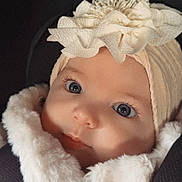 Romy participe au concours pour gagner de l'argent avec cette photo : adorable, baby, blue_eyes, child, closeup, coat, cute, face, fashion, flower, fur, headband, headwear, indoors, infant, looking, portrait, soft_texture, warm_clothing, young_child