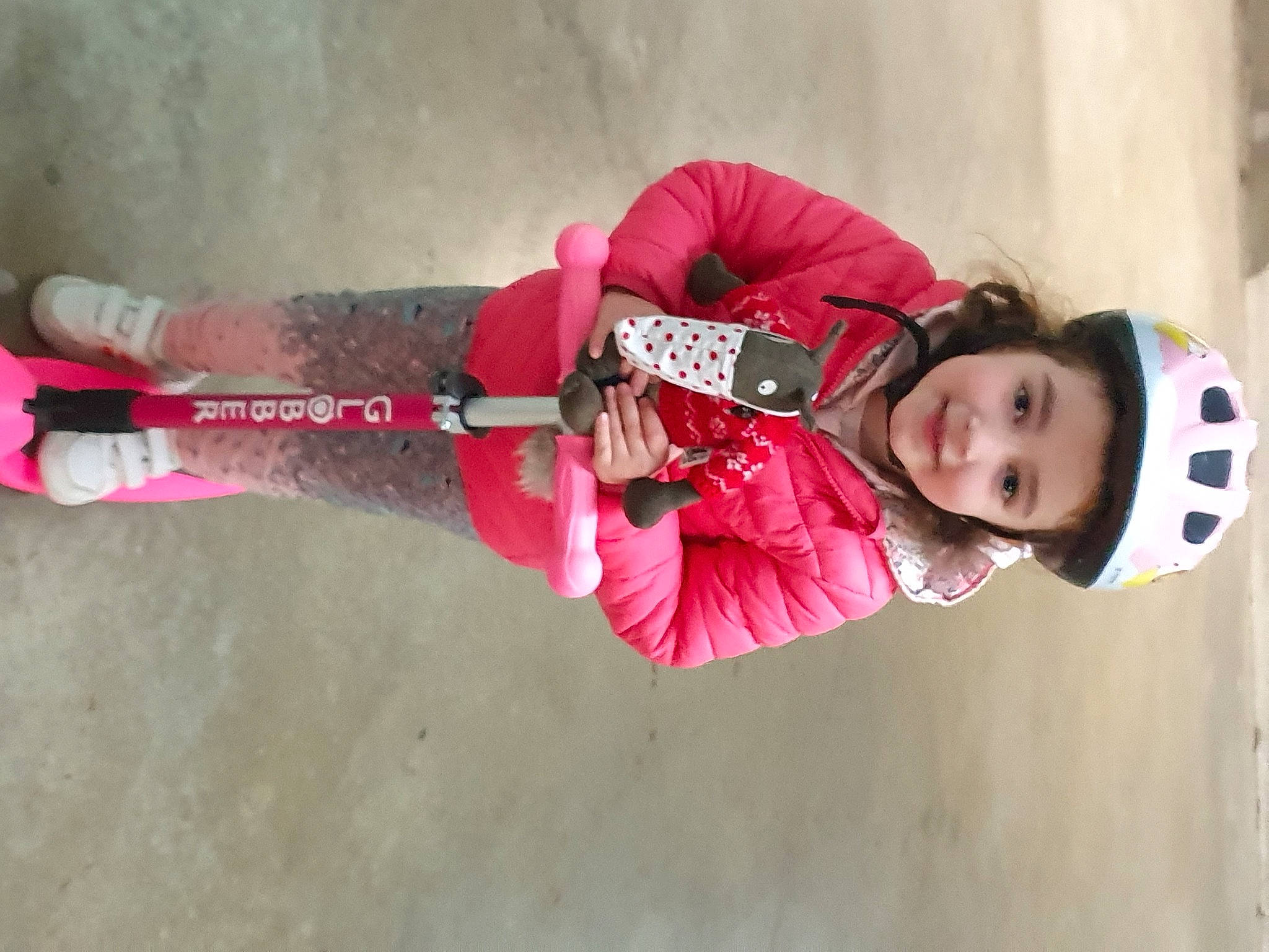 Mila participe au concours pour gagner de l'argent avec cette photo : baby, baby_toddler_clothing, carmine, child, costume, face, fun, glove, happy, headwear, joy, magenta, outdoor_shoe, person, pink, recreation, sleeve, smile, toddler, walking_shoe