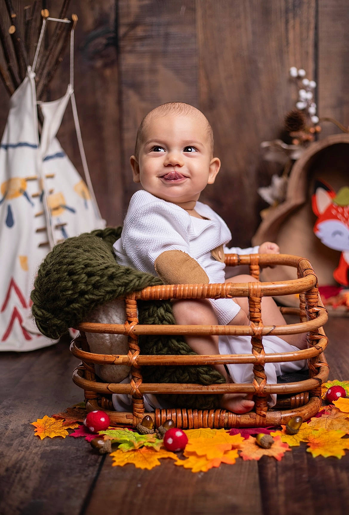 Naël a rejoint le concours — aidez-le/la à gagner de superbes lots ! baby, child, christmas, event, flash_photography, flooring, fun, happy, holiday, joy, leisure, person, plant, portrait_photography, sitting, sweetness, temple, toddler, toy, tradition
