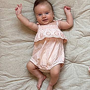 Leya a rejoint le concours — aidez-le/la à gagner de superbes lots ! baby, infant, smiling, pink_outfit, lying_down, blanket, cute, happy, child, skin, face, arms_up, legs, foot, head, eyes, indoor, soft_texture, fabric, portrait