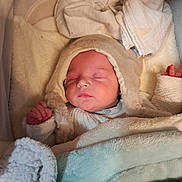 Gabin a rejoint le concours — aidez-le/la à gagner de superbes lots ! baby, blanket, sleeping, cozy, crib, soft, hood, infant, face, child, warm, cushion, peaceful, wrapped, toddler, resting, comfort, indoors, cute, newborn