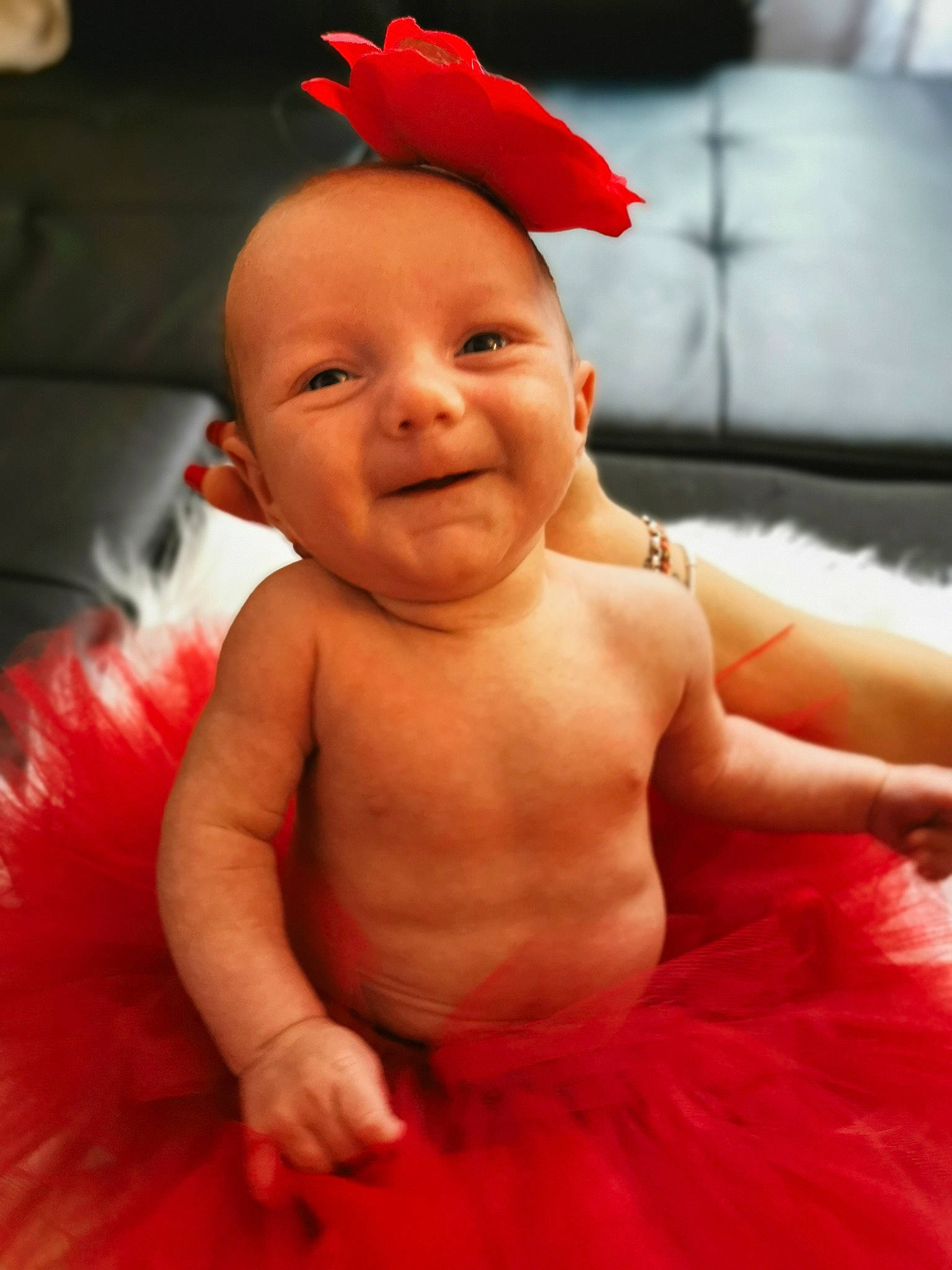 Amara participe au concours pour gagner de l'argent avec cette photo : baby, cheek, child, costume, face, facial_expression, fun, head, headgear, lip, mouth, muscle, person, red, skin, smile, toddler