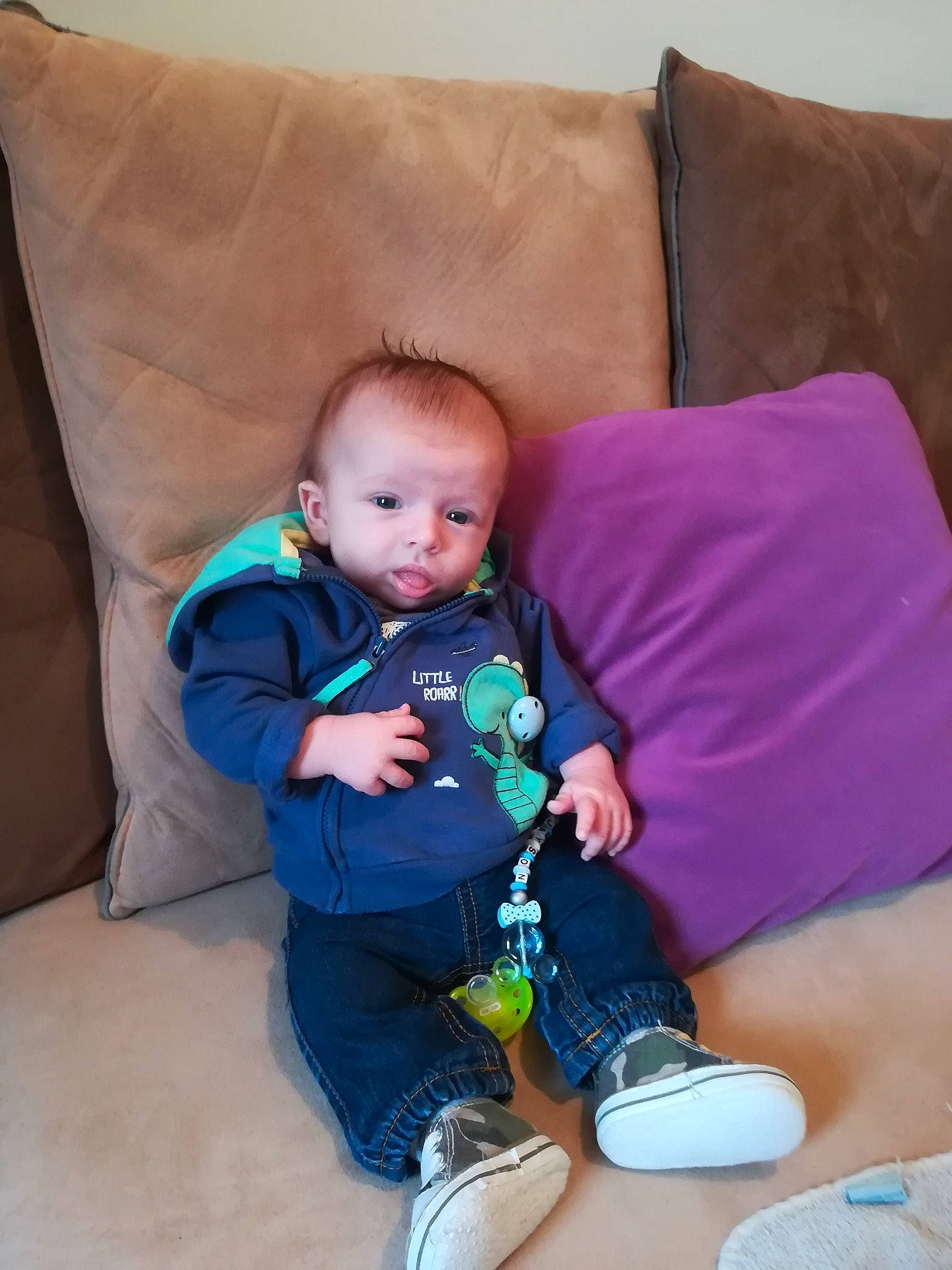 Jayson participe au concours pour gagner de l'argent avec cette photo : baby_carriage, baby_products, blue, child, day, eye, fun, infant, person, play, product, sitting, skin, textile, toddler