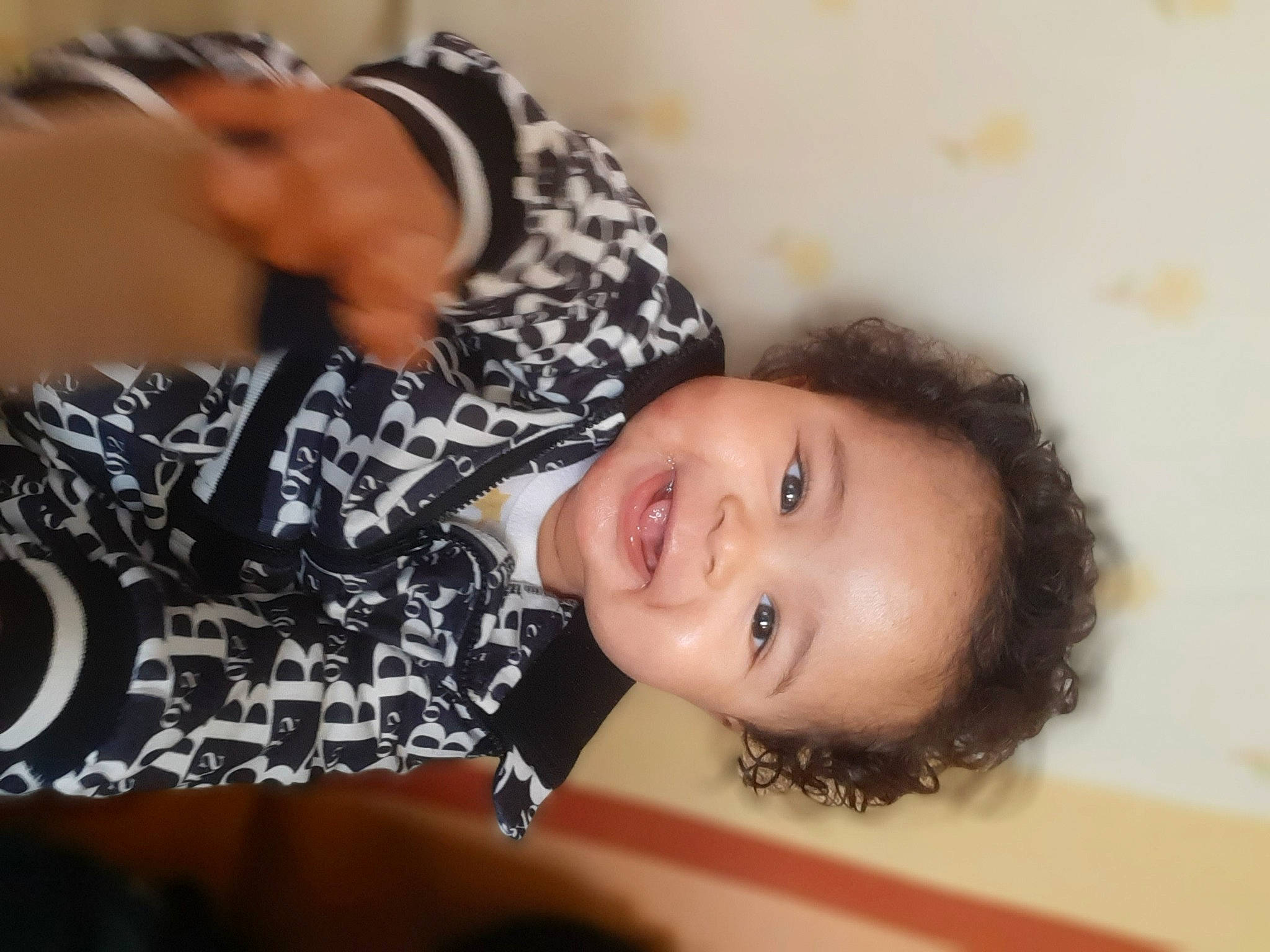 John Junior a rejoint le concours — aidez-le/la à gagner de superbes lots ! cheek, child, dress, elbow, eye, eyebrow, eyelash, fun, gesture, happy, head, iris, joy, lip, nose, pattern, person, plant, skin, smile