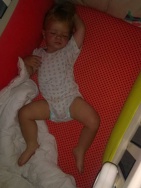 Sajed participe au concours pour gagner de l'argent avec cette photo : baby_toddler_clothing, chest, comfort, finger, fun, human_body, joint, knee, lap, leg, mouth, person, pink, shoulder, skin, sock, textile, thigh, thumb, toddler