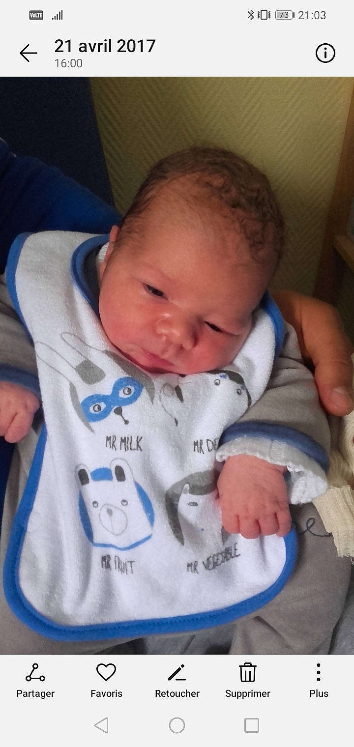 Sajed participe au concours pour gagner de l'argent avec cette photo : baby, baby_products, baby_toddler_clothing, bib, cheek, child, comfort, drinkware, eye, eyebrow, facial_expression, finger, lip, mouth, nose, person, product, sitting, skin, sleeve