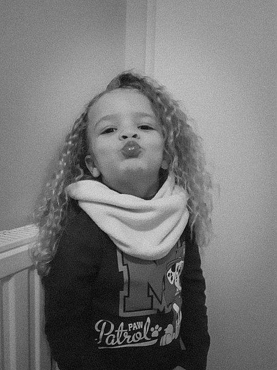 Sajed participe au concours pour gagner de l'argent avec cette photo : black_hair, cloud, eyebrow, eyelash, flash_photography, fun, gesture, happy, human_body, iris, jacket, jaw, lip, long_hair, monochrome, monochrome_photography, neck, person, scarf, smile