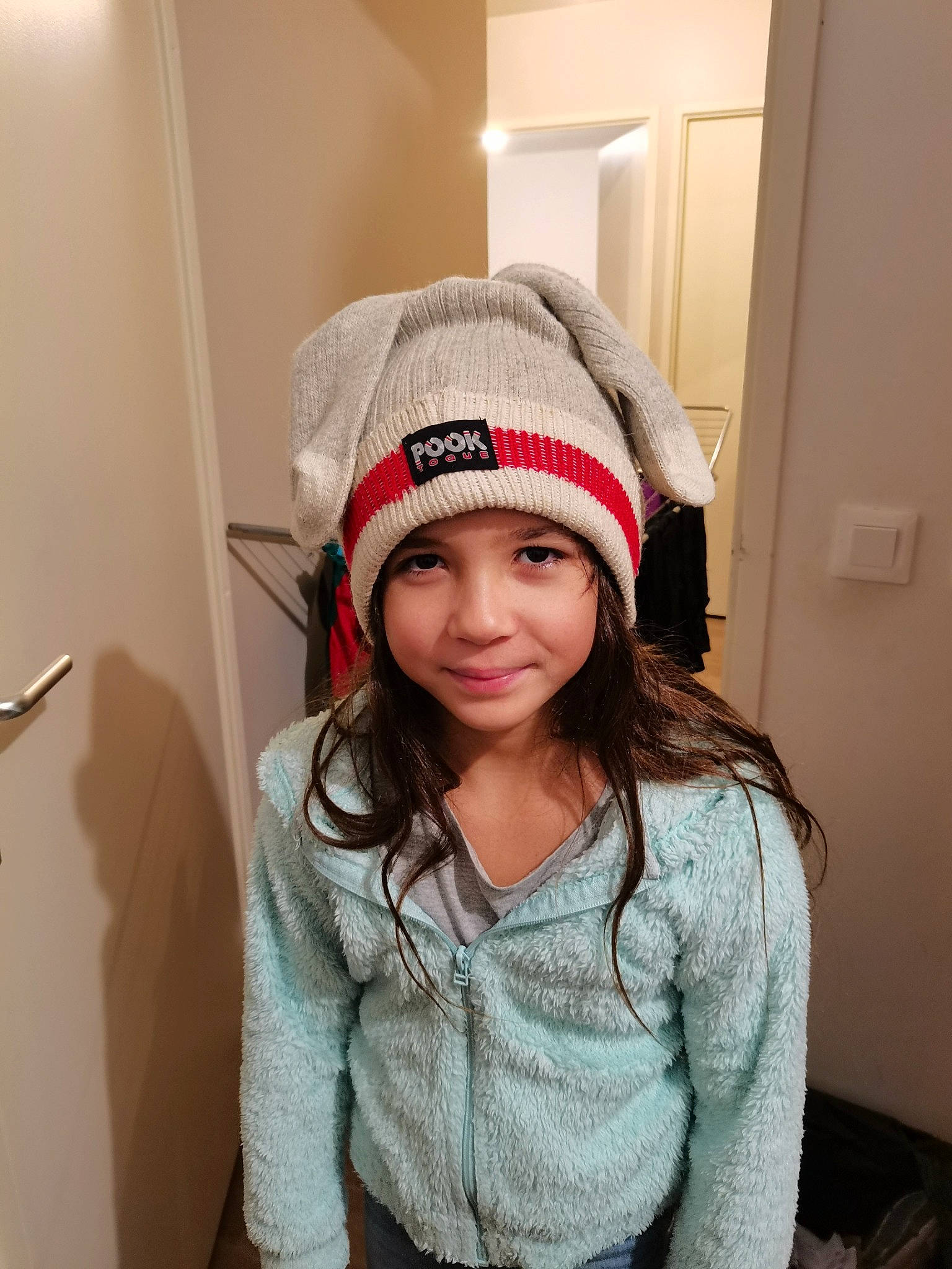 Lyna participe au concours pour gagner de l'argent avec cette photo : cap, cool, eye, eyebrow, face, hair, happy, headwear, helmet, joy, knit_cap, lip, neck, outerwear, person, personal_protective_equipment, selfie, skin, sleeve, smile