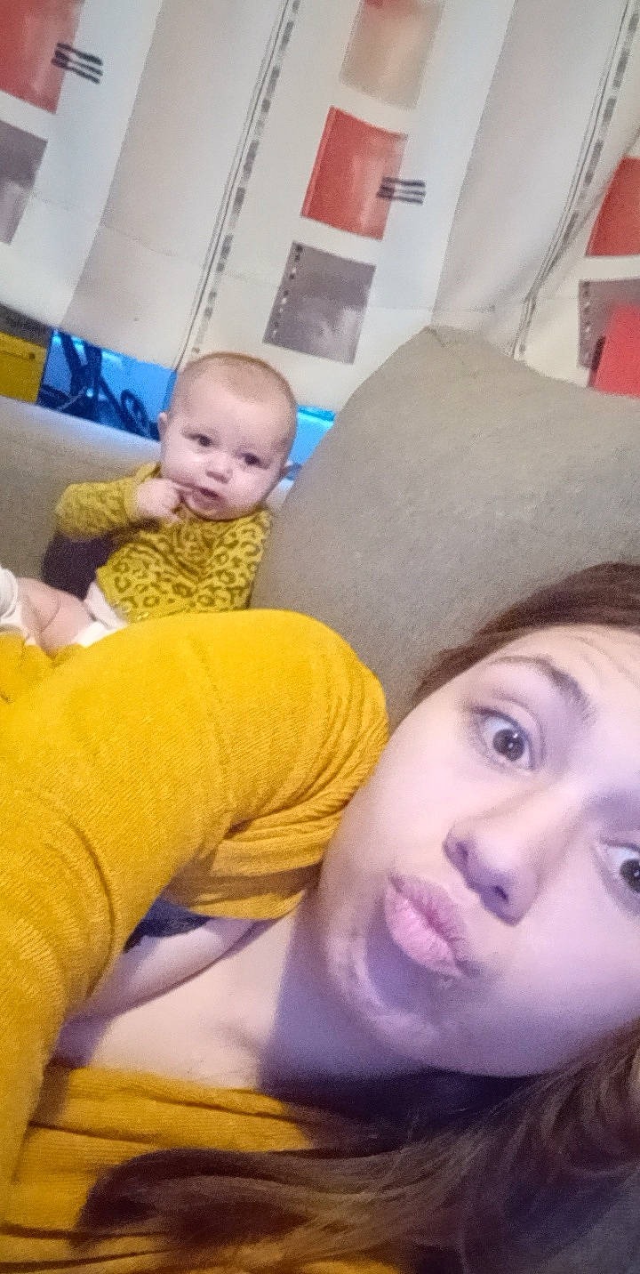 Louana a rejoint le concours — aidez-le/la à gagner de superbes lots ! baby, baby_safety, beauty, cheek, child, comfort, eyebrow, eyelash, finger, fun, happy, iris, leisure, linens, mouth, nose, organ, person, skin, textile