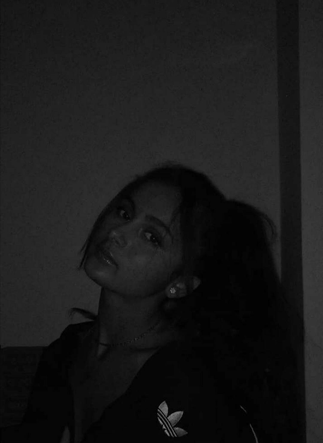 Anasthasia participe au concours pour gagner de l'argent avec cette photo : black_and_white, darkness, elbow, eyelash, flash_photography, fun, gesture, grey, iris, jaw, jewellery, lip, long_hair, midnight, monochrome, monochrome_photography, neck, person, portrait_photography, room