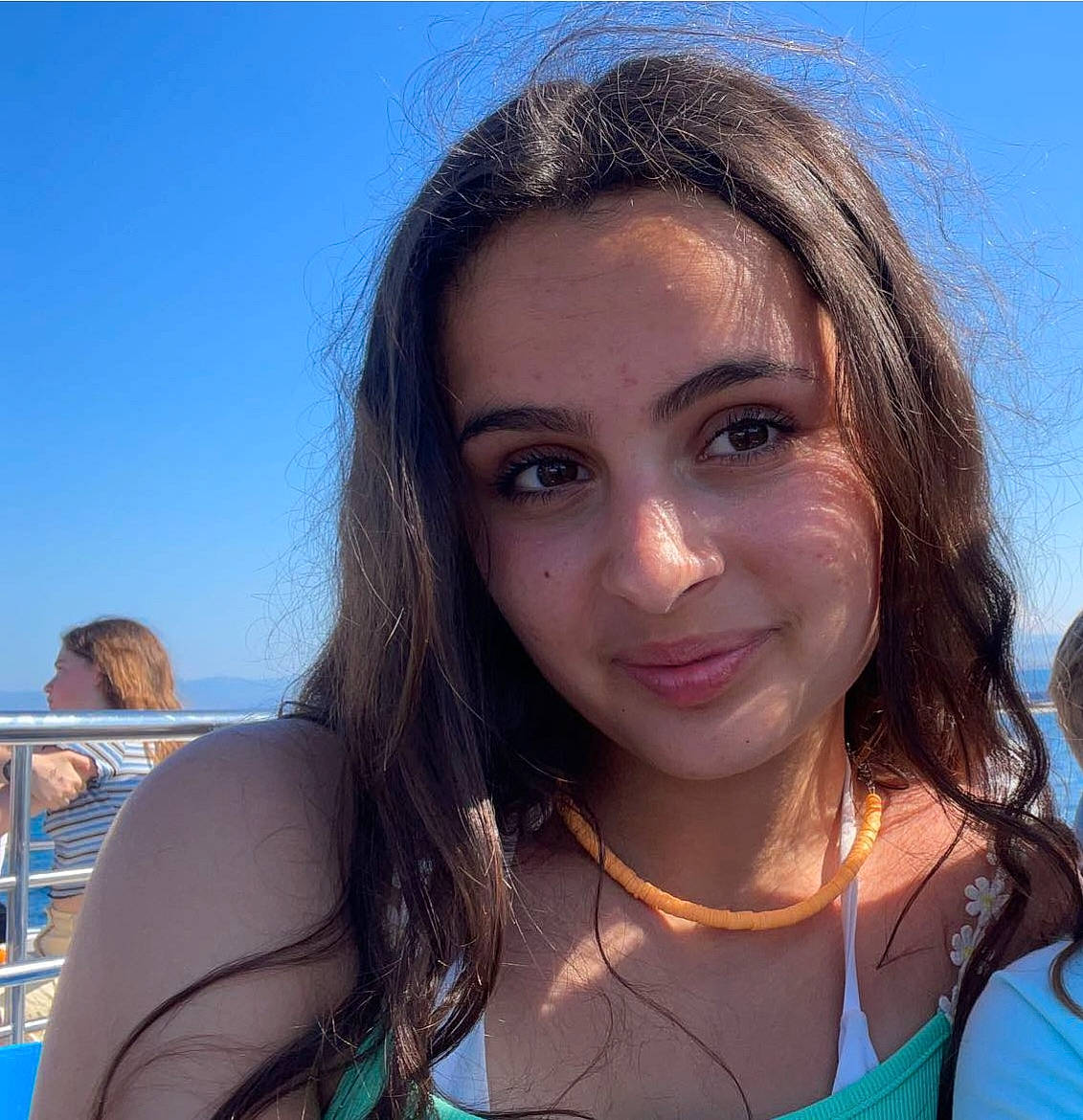 Anasthasia participe au concours pour gagner de l'argent avec cette photo : azure, blue, chin, eyelash, facial_expression, hair, hairstyle, happy, iris, jaw, joy, lip, mouth, neck, nose, person, shoulder, skin, sky, smile